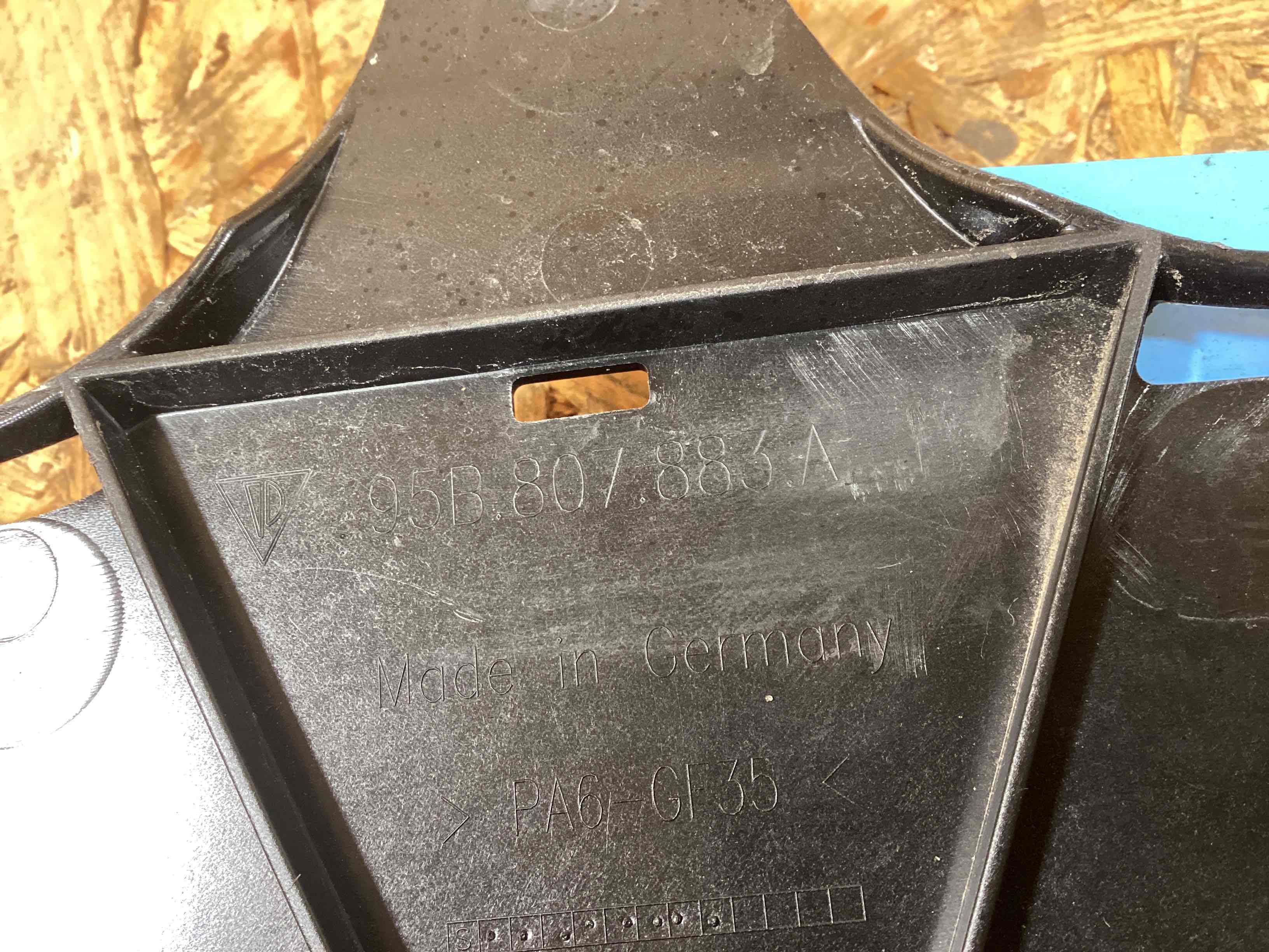 Заглушка, вставка (решетка) в бампер Porsche Macan 280126-112