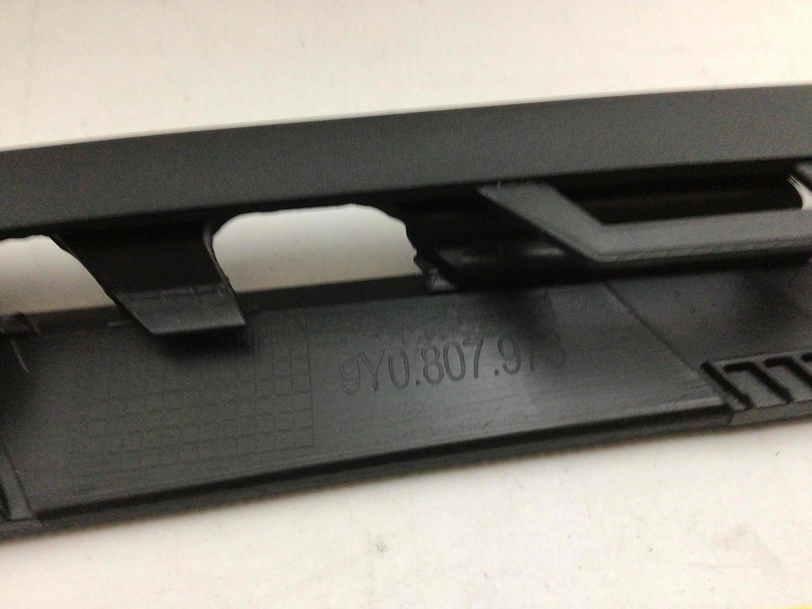 Заглушка, вставка (решетка) в бампер Porsche Cayenne 280426-032