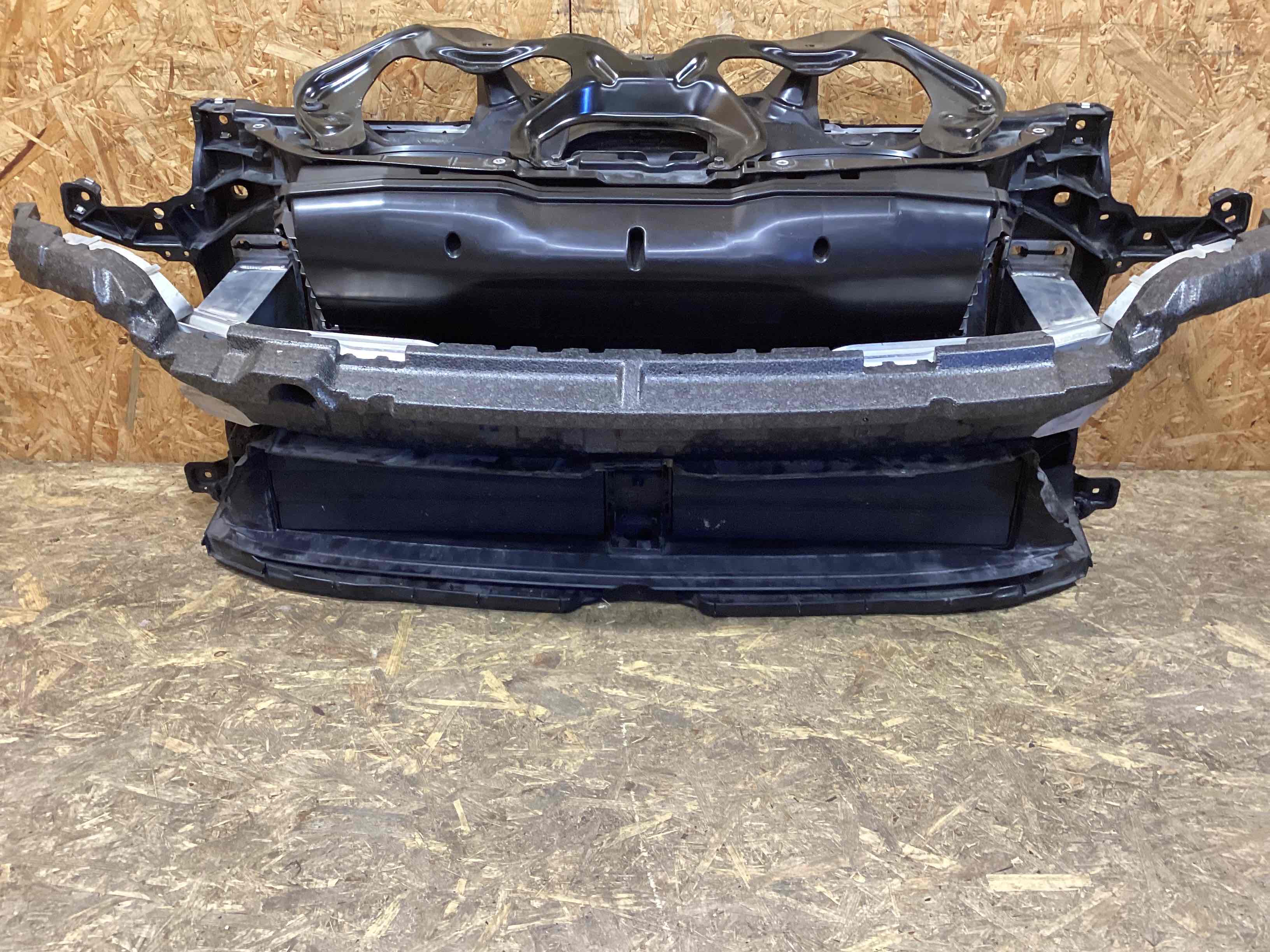 Передняя панель крепления облицовки (телевизор) Porsche Panamera 280726-104