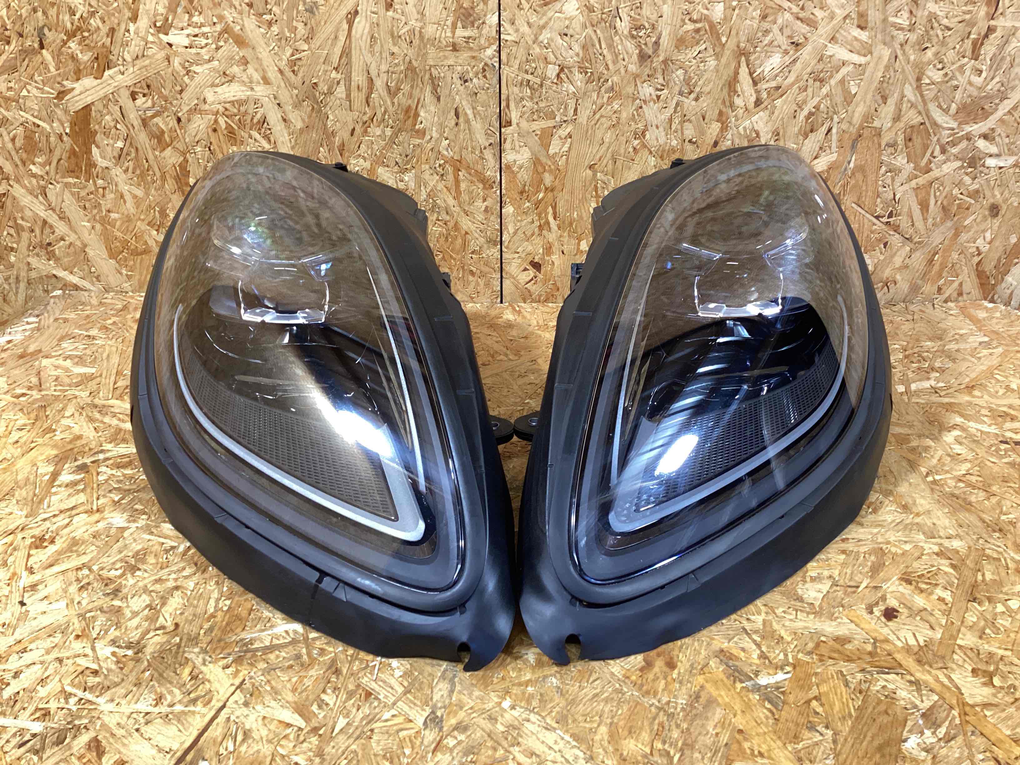 Фара правая Porsche Macan 280825-104