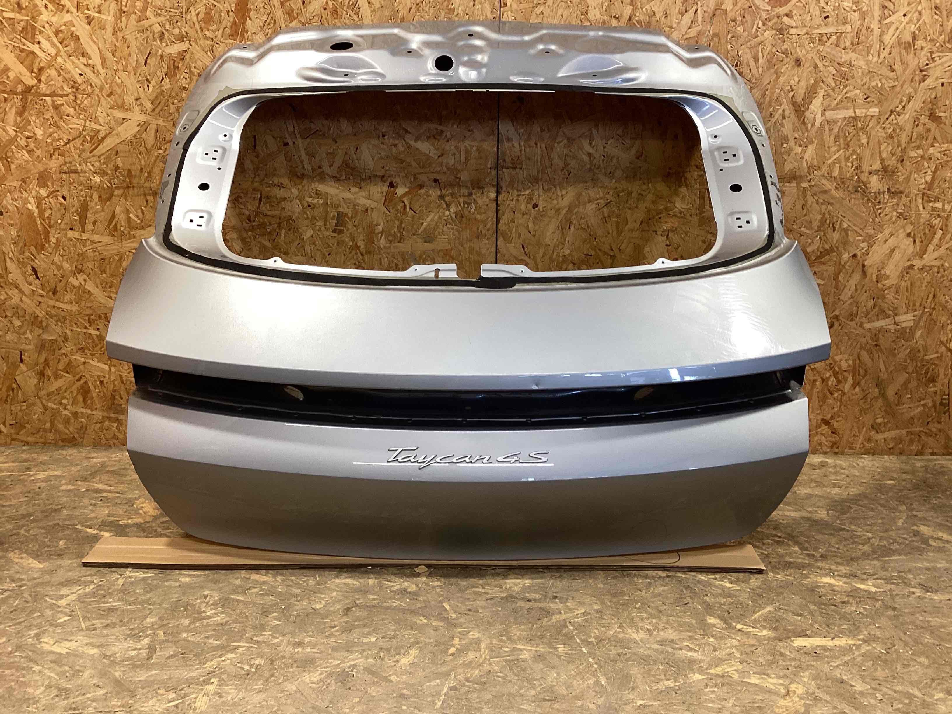 Кришка багажника, двері багажника Porsche Taycan 280826-101
