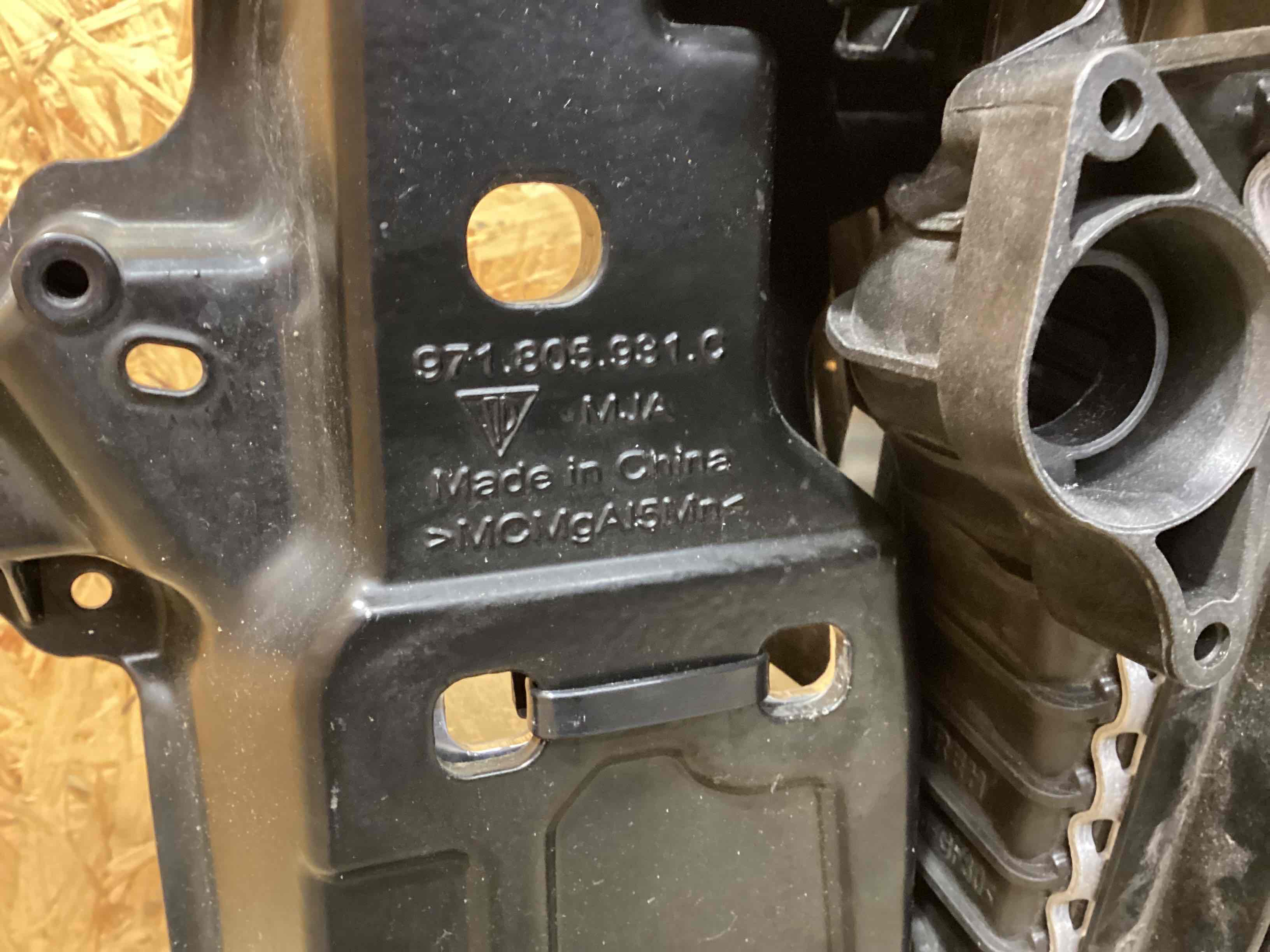 Передня панель кріплення облицювання (телевізор) Porsche Panamera 280826-114