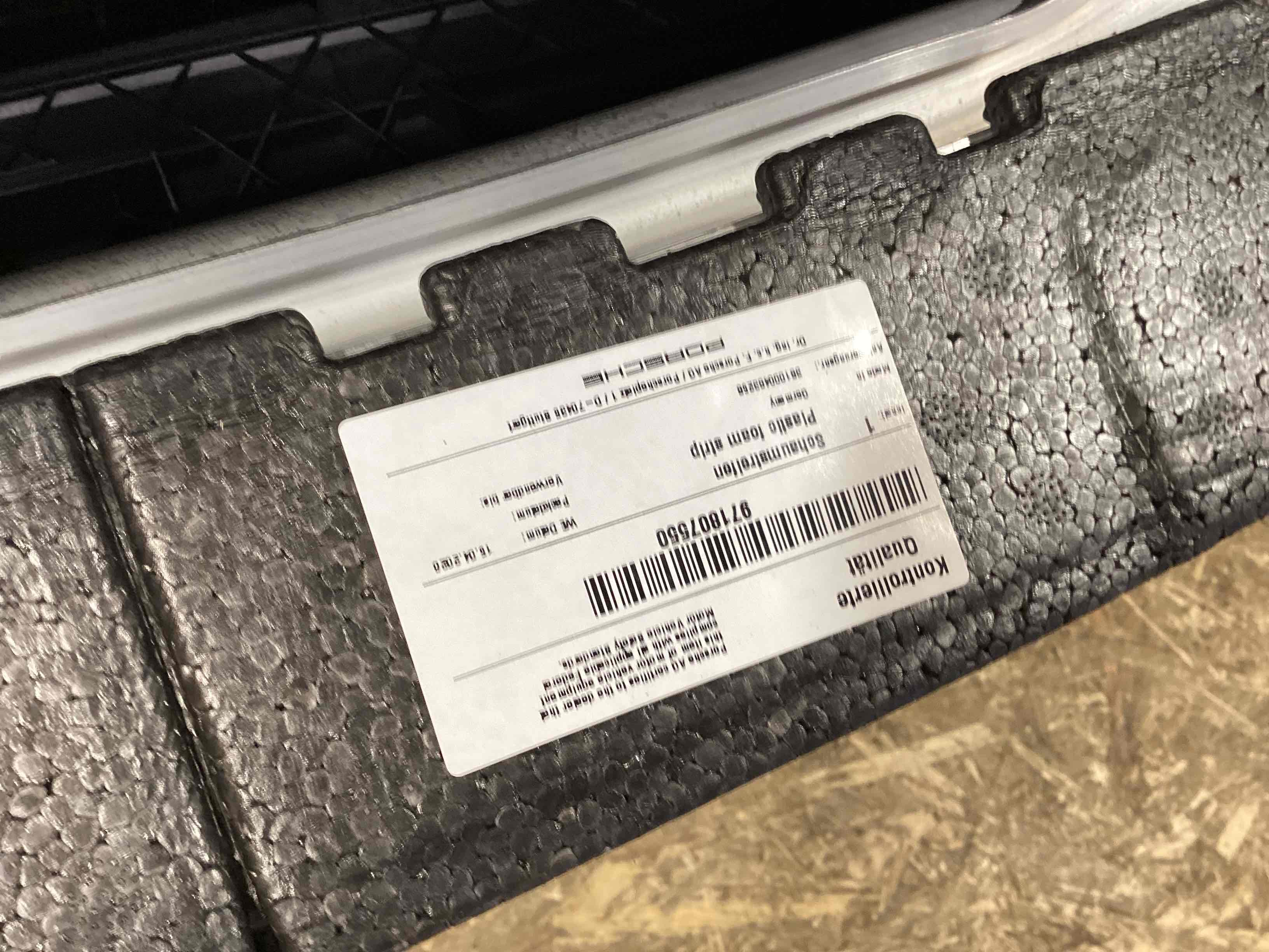 Передня панель кріплення облицювання (телевізор) Porsche Panamera 280826-114