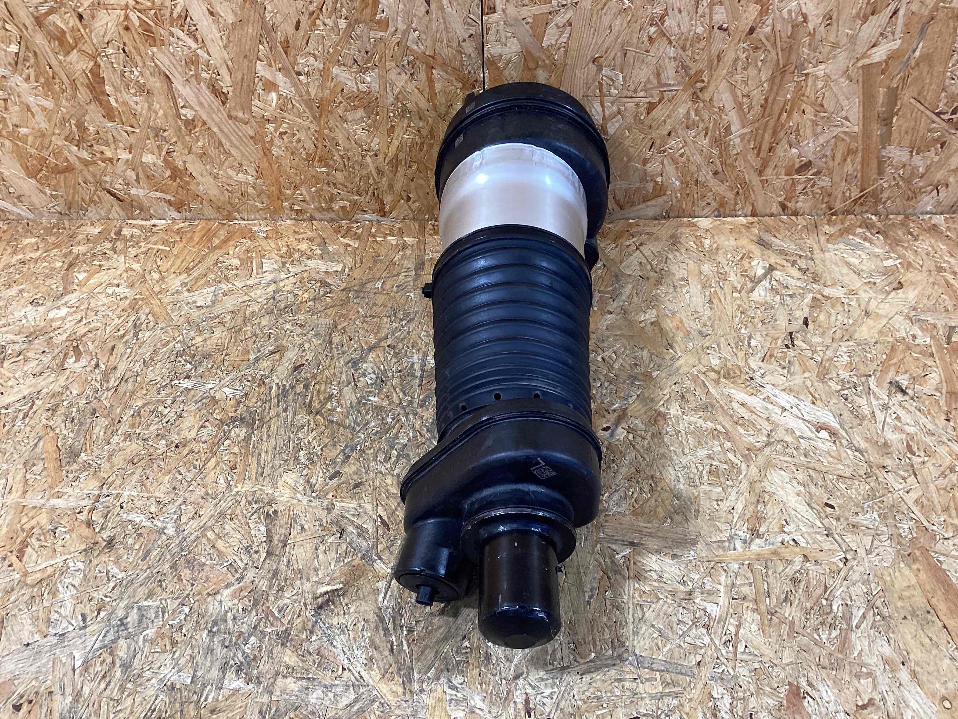 Амортизатор передний левый Porsche Cayenne 281025-104