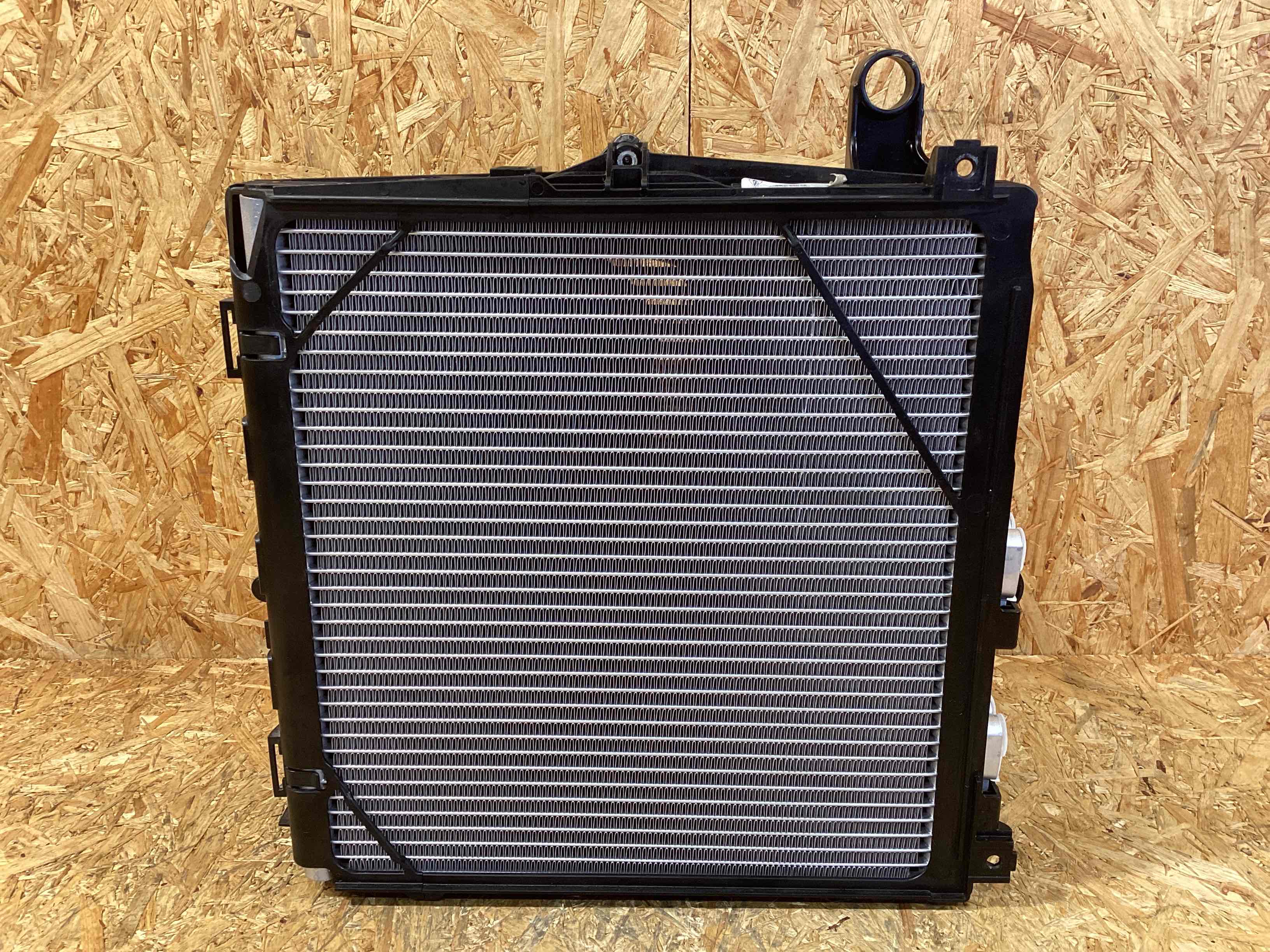 Интеркулер Porsche Taycan 281025-105