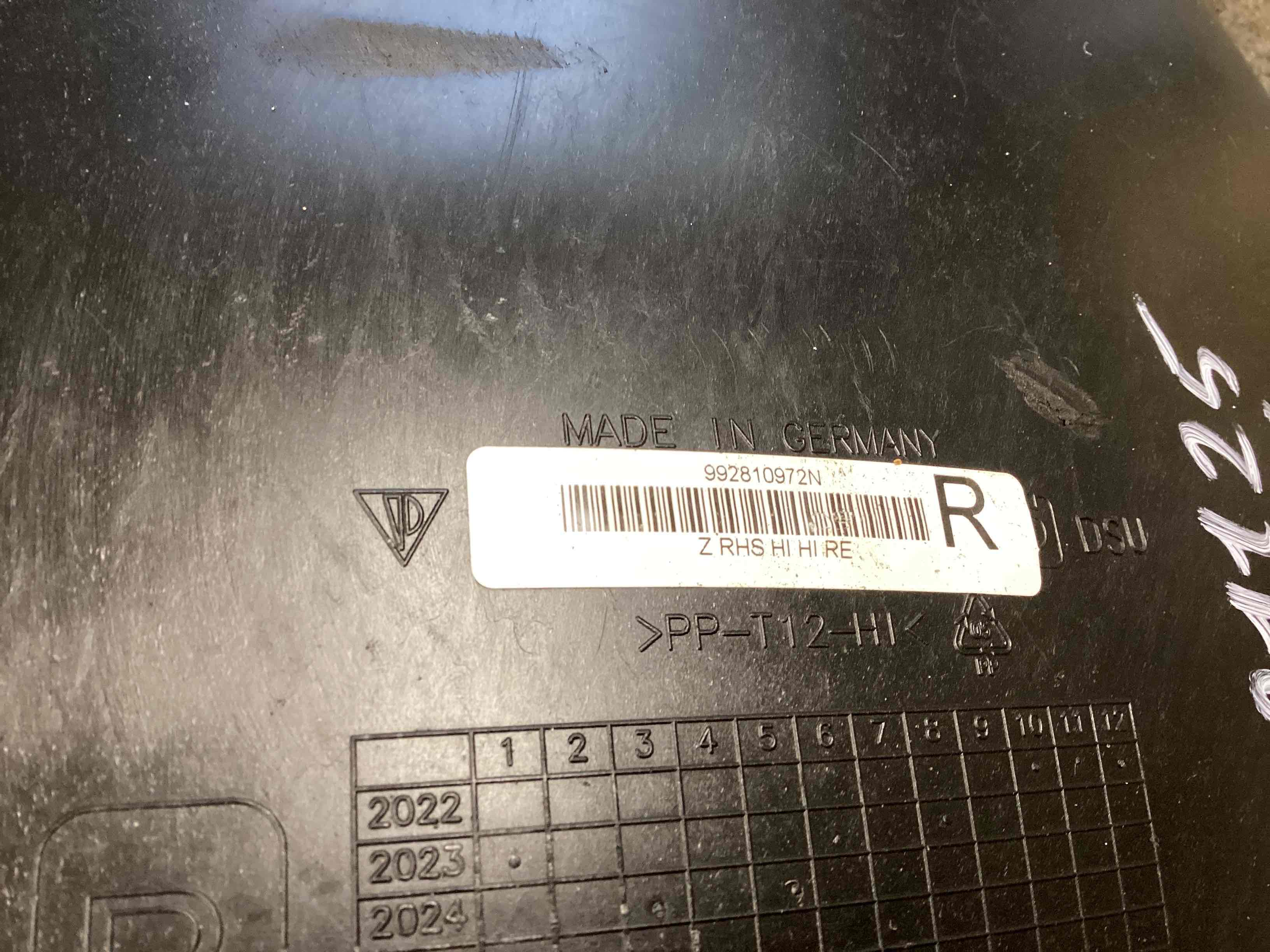 Защита арок задняя правая (подкрылок) Porsche 911 281125-106