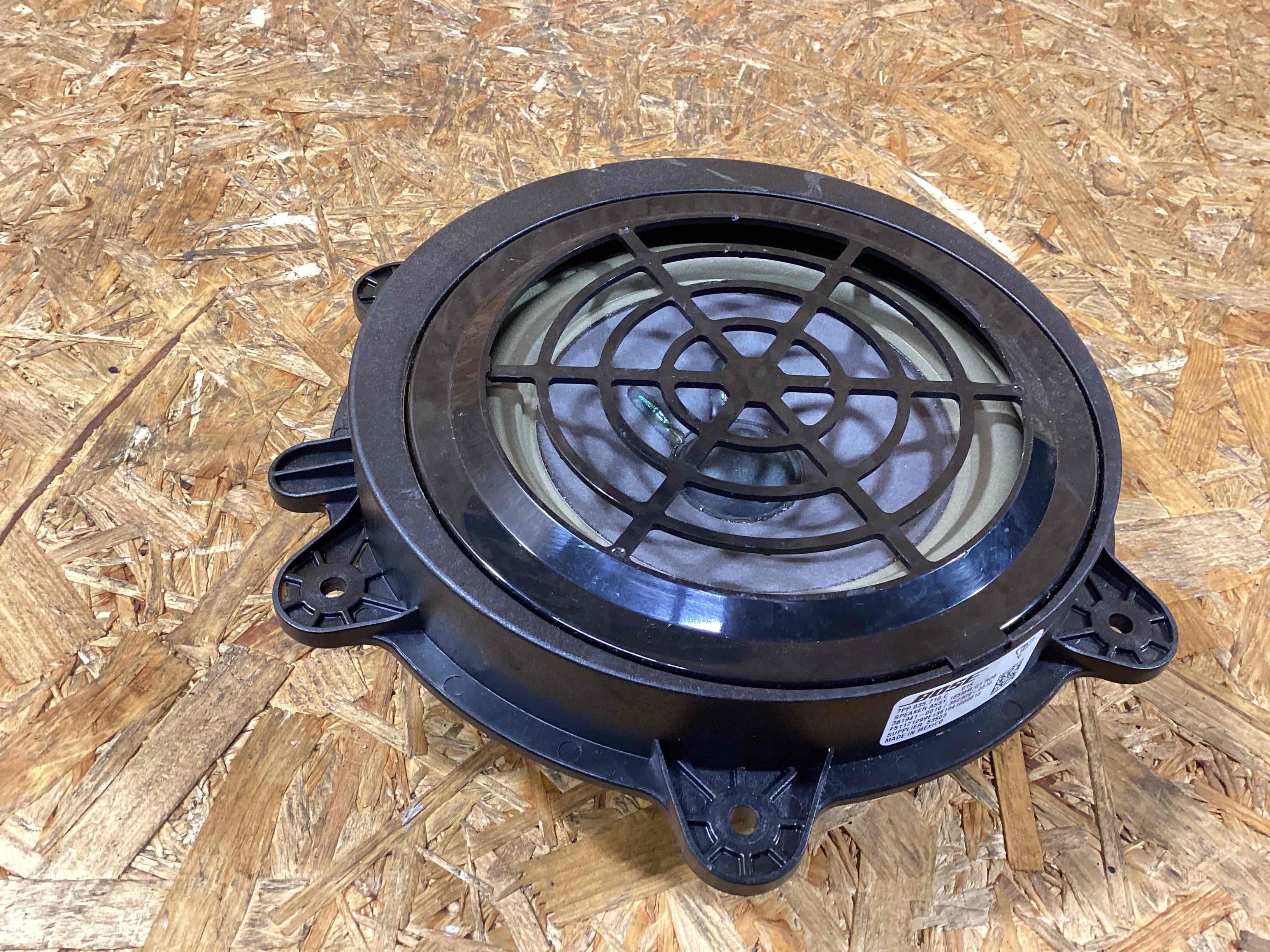 Динамик Porsche Cayenne 281125-111