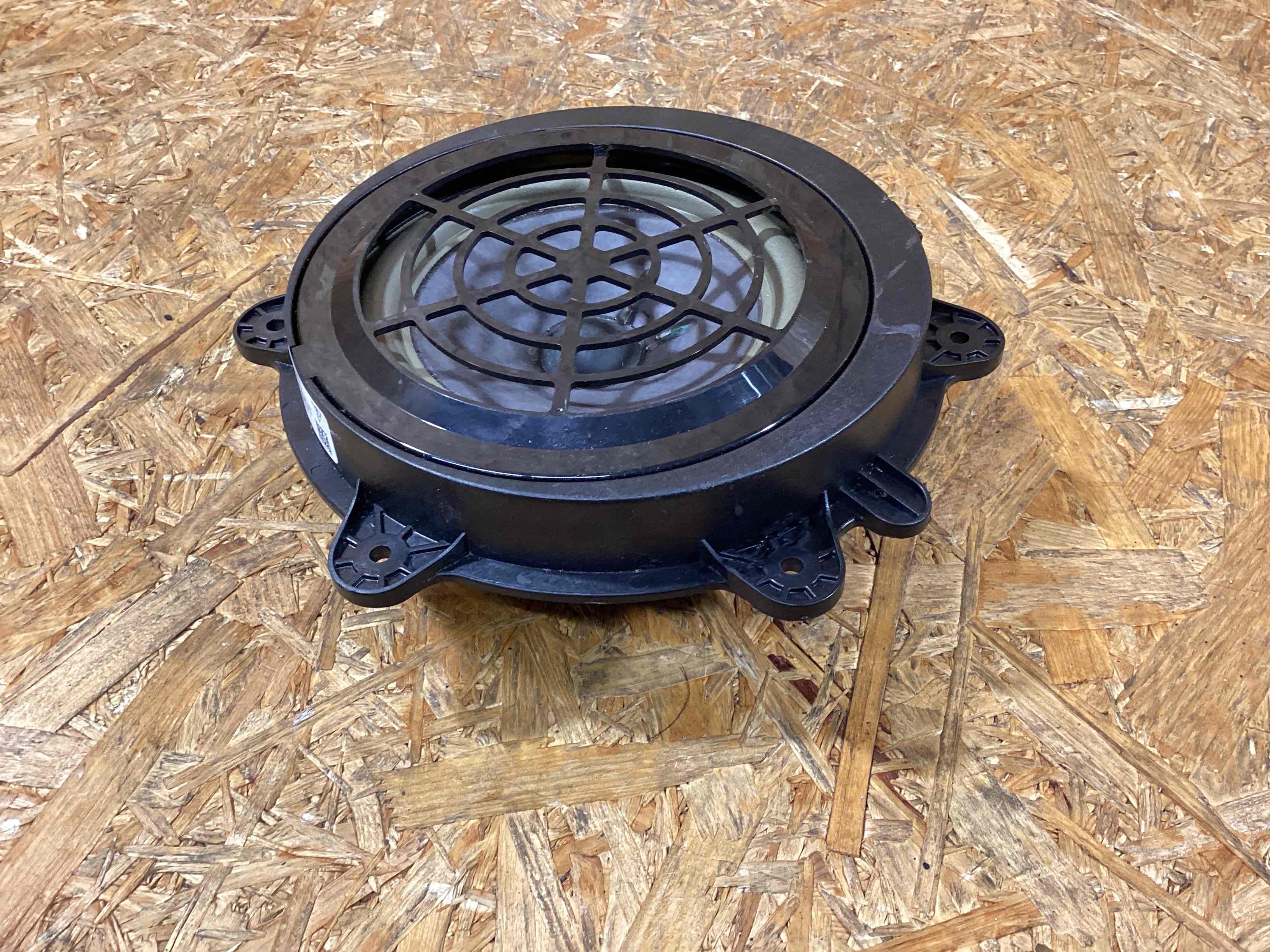 Динамик Porsche Cayenne 281125-111