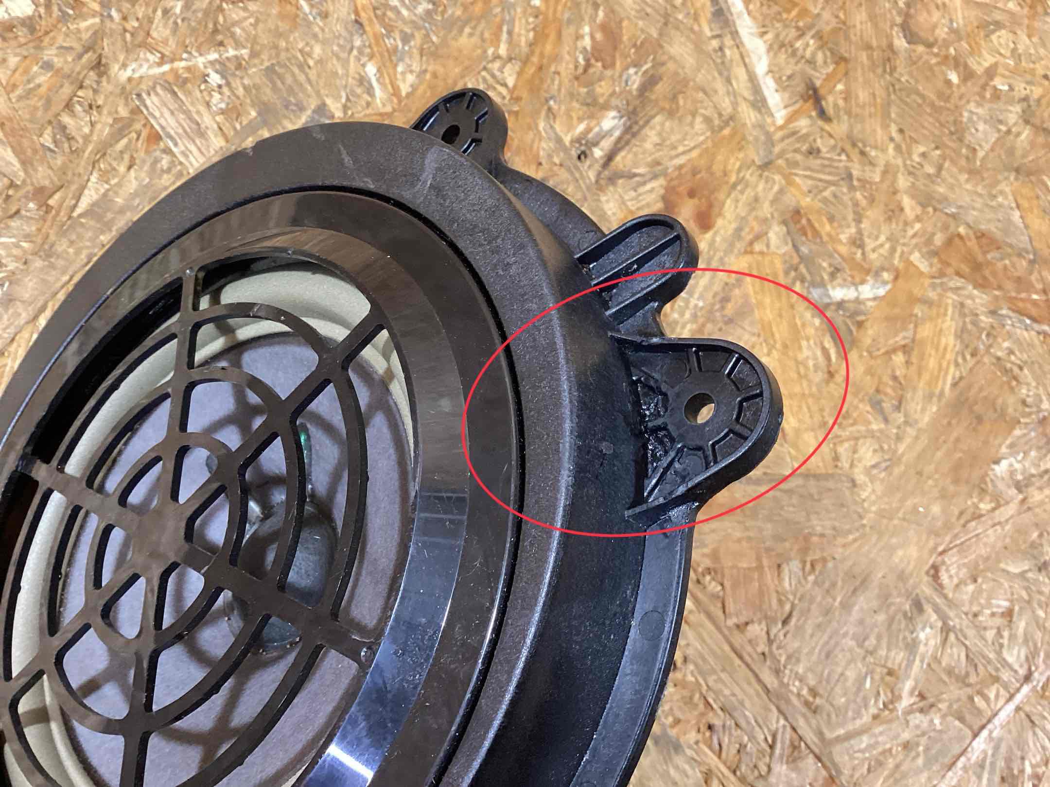 Динамик Porsche Cayenne 281125-111