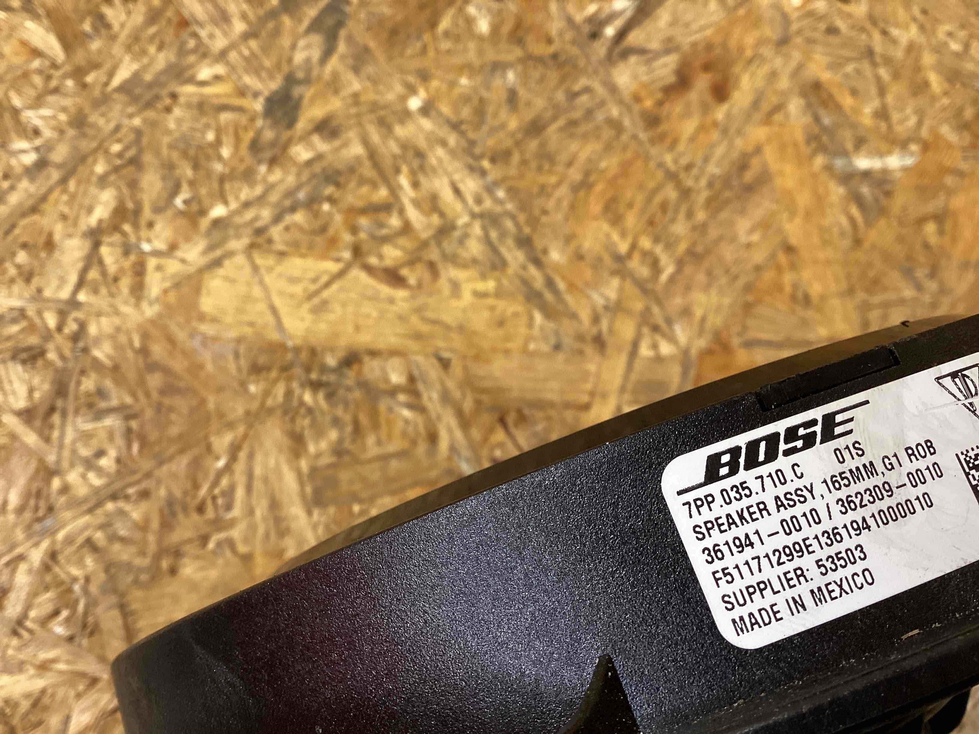 Динамик Porsche Cayenne 281125-111