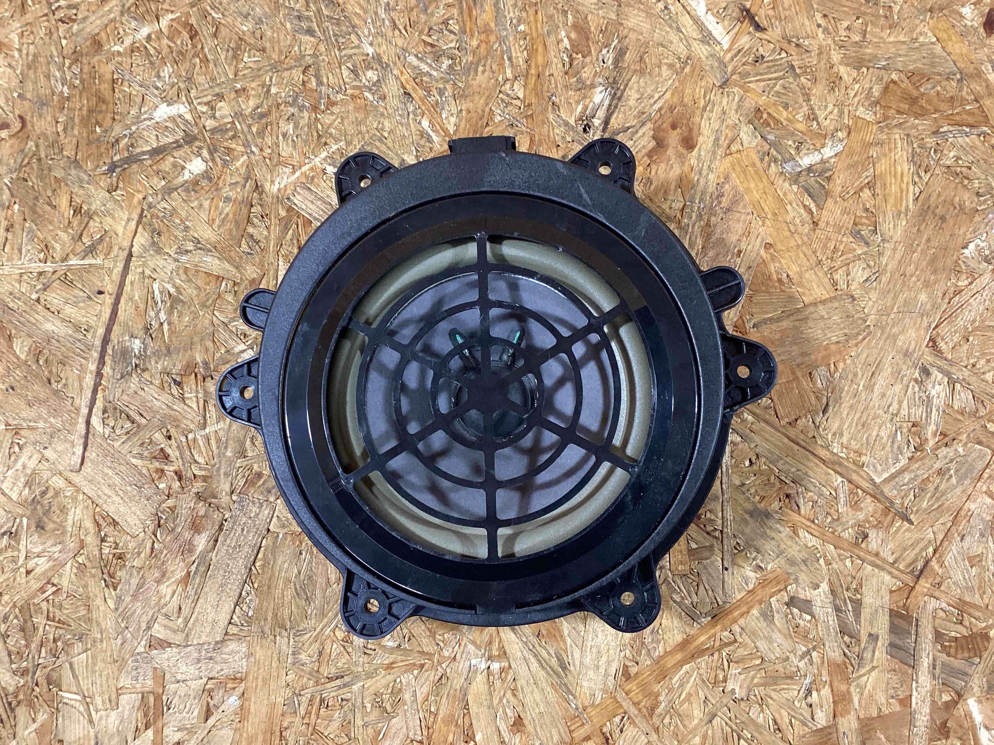 Динамик Porsche Cayenne 281125-111