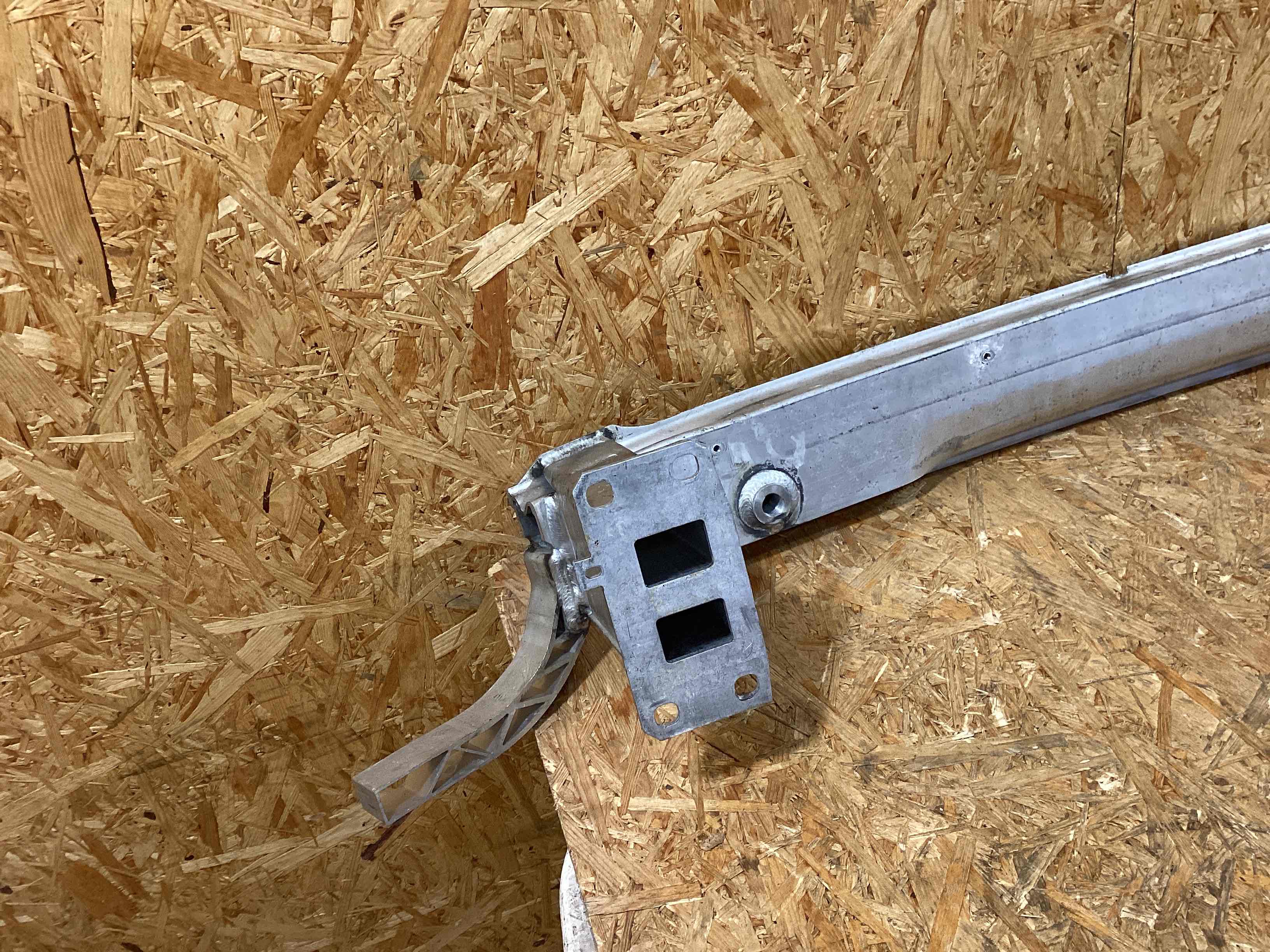 Усилитель бампера переднего Porsche Panamera 290126-103