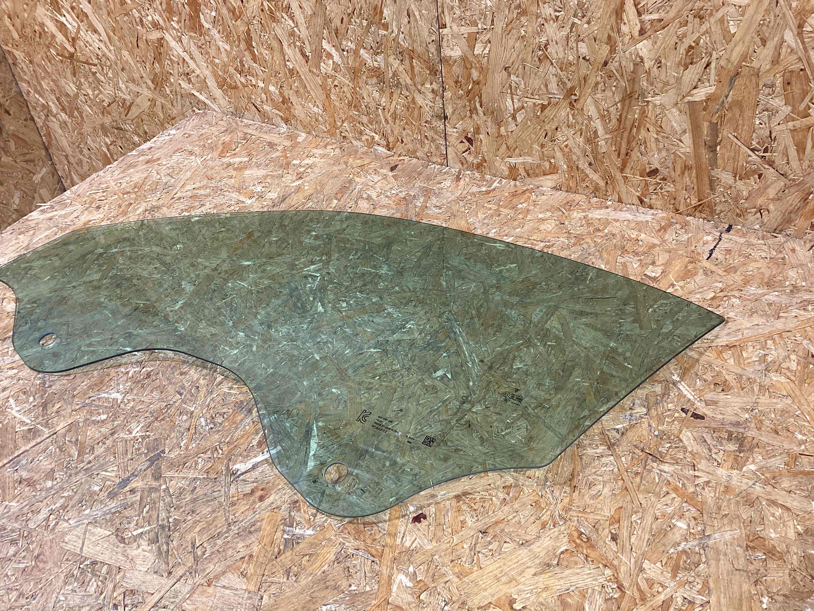 Стекло двери Porsche 911 290126-104