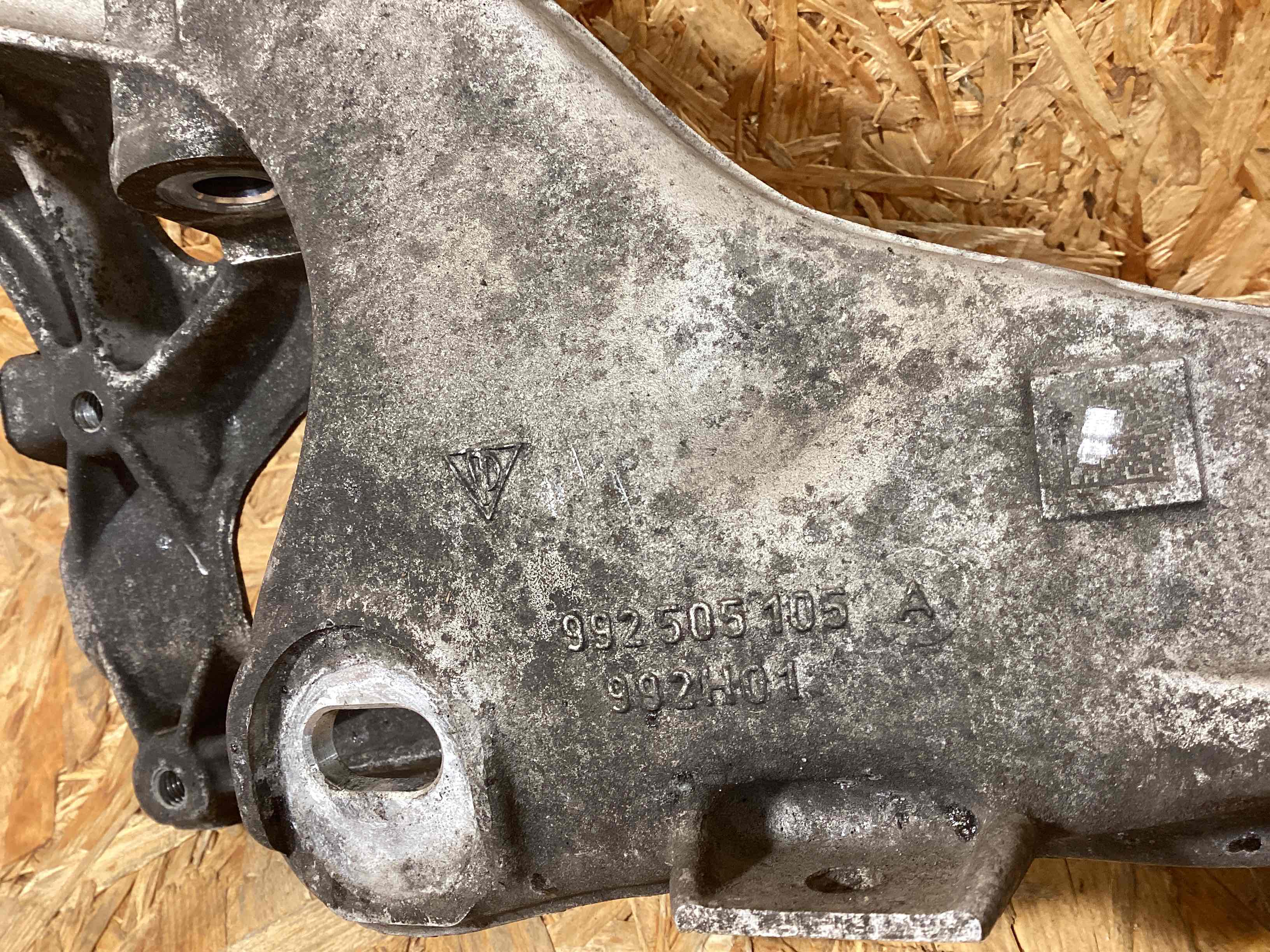 Балка подвески задняя Porsche 911 290126-106