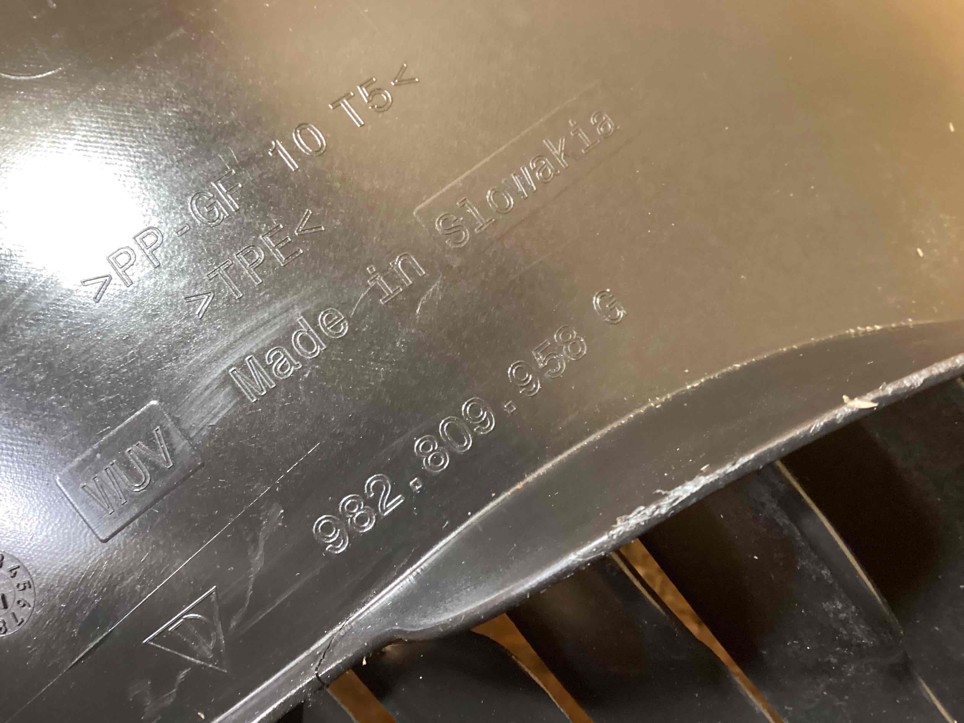 Защита арок передняя правая (подкрылок) Porsche 718 Cayman 290126-109