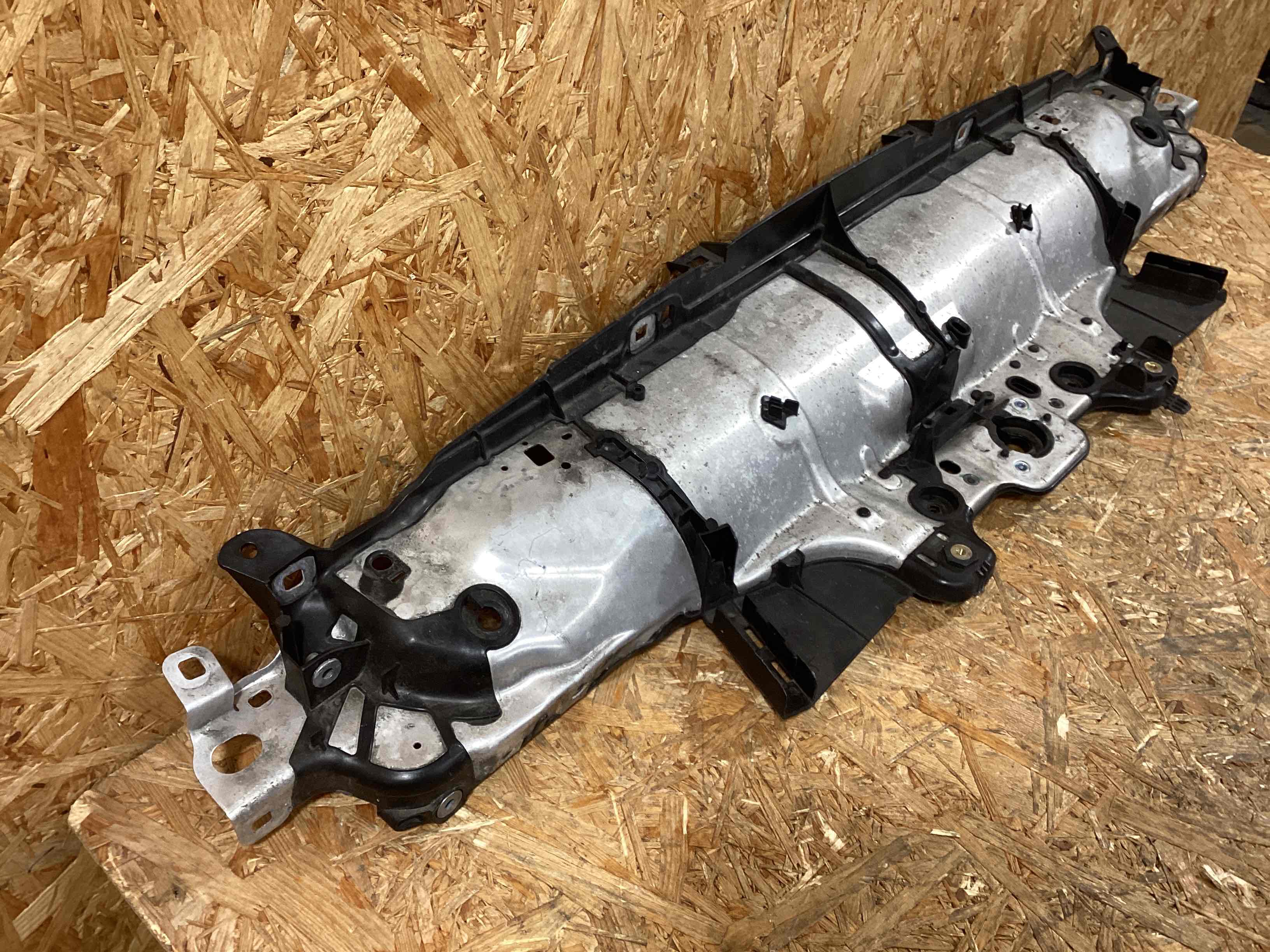 Передняя панель крепления облицовки (телевизор) Porsche Macan 290126-115