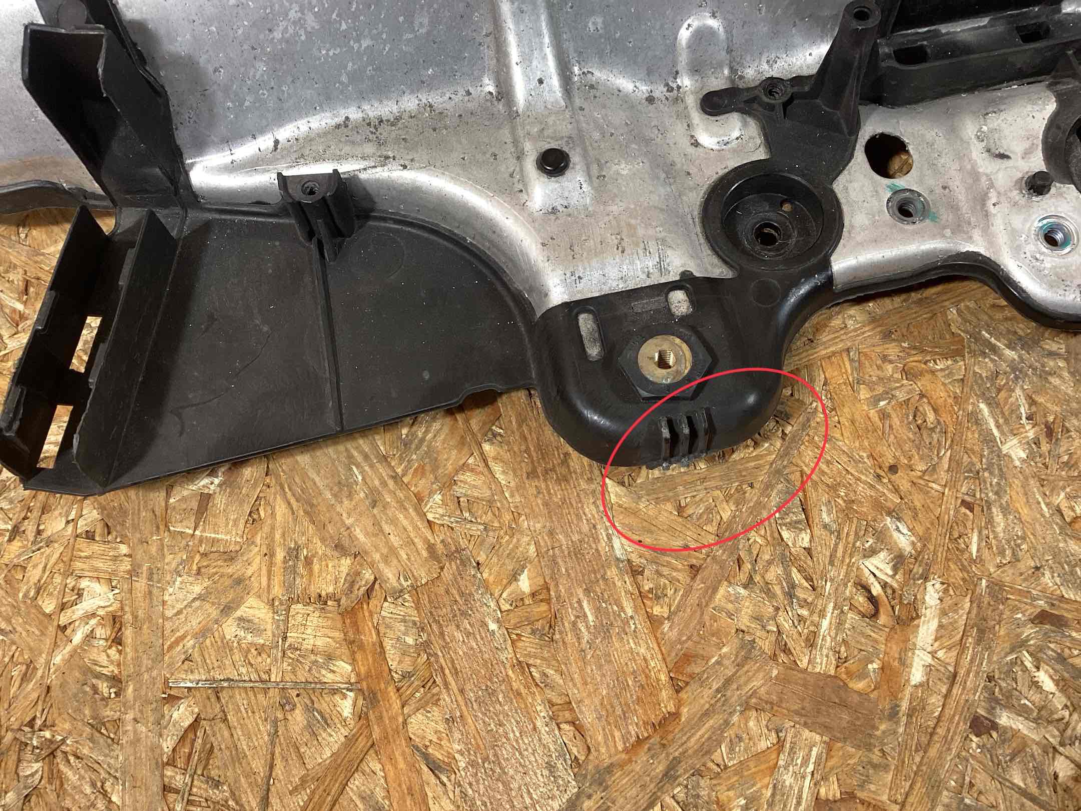 Передняя панель крепления облицовки (телевизор) Porsche Macan 290126-115