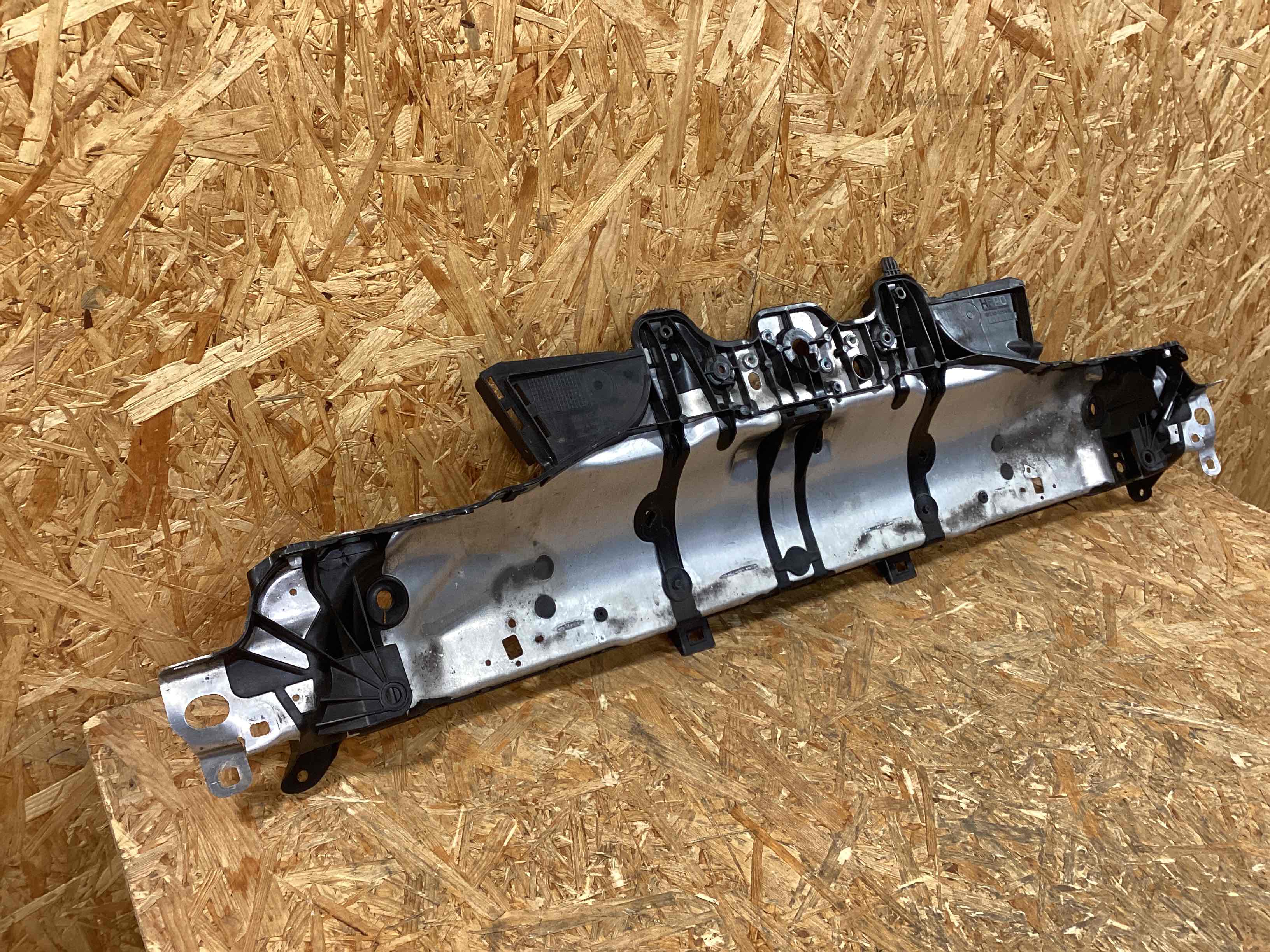 Передняя панель крепления облицовки (телевизор) Porsche Macan 290126-115