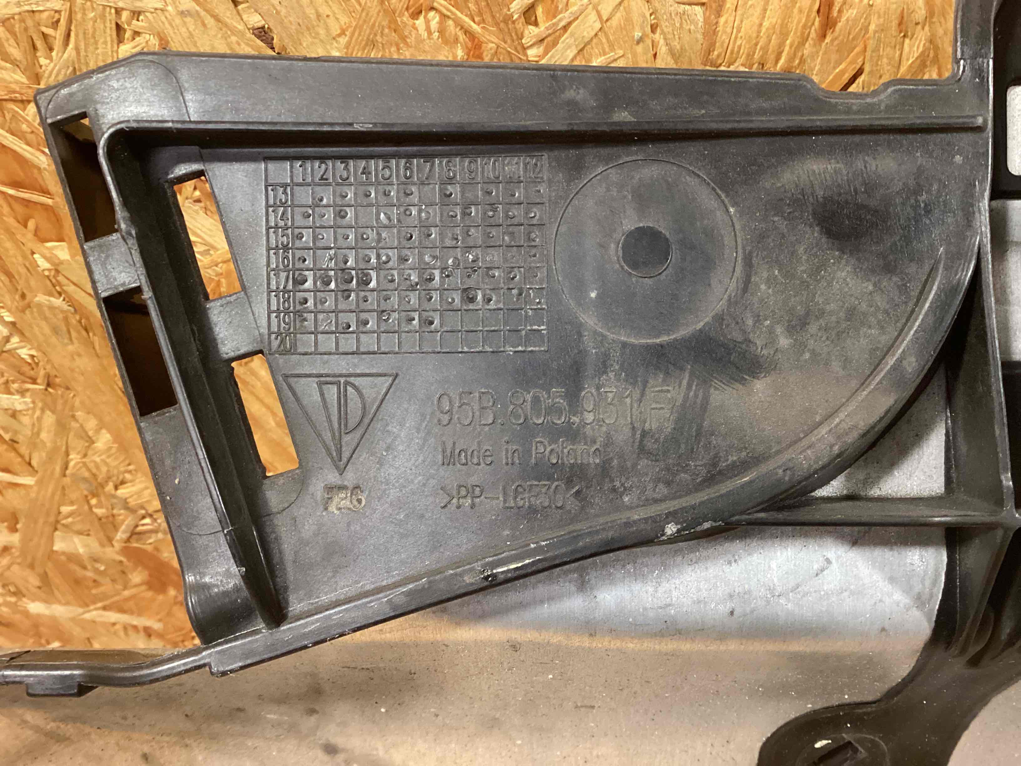 Передняя панель крепления облицовки (телевизор) Porsche Macan 290126-115