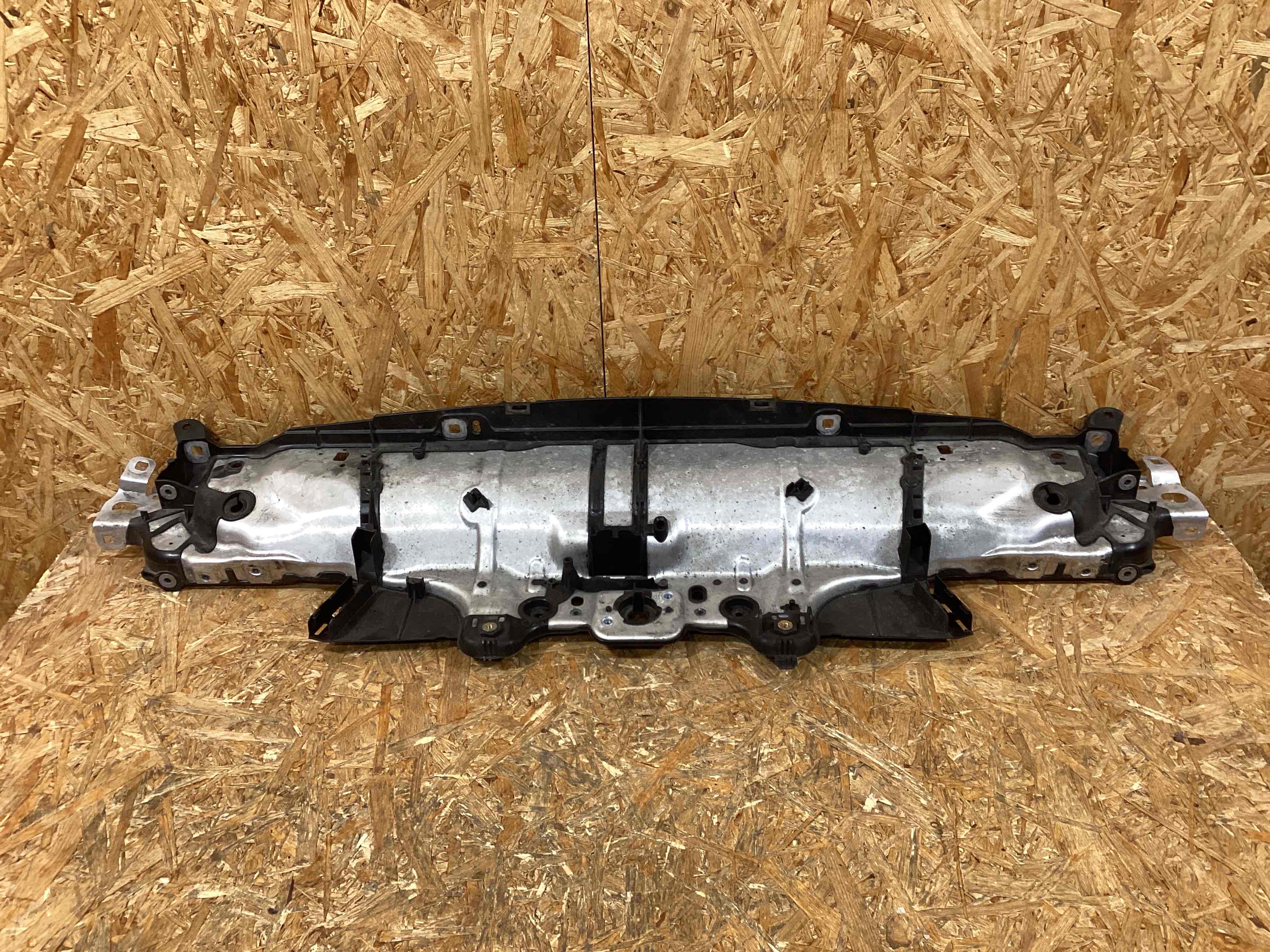 Передняя панель крепления облицовки (телевизор) Porsche Macan 290126-115