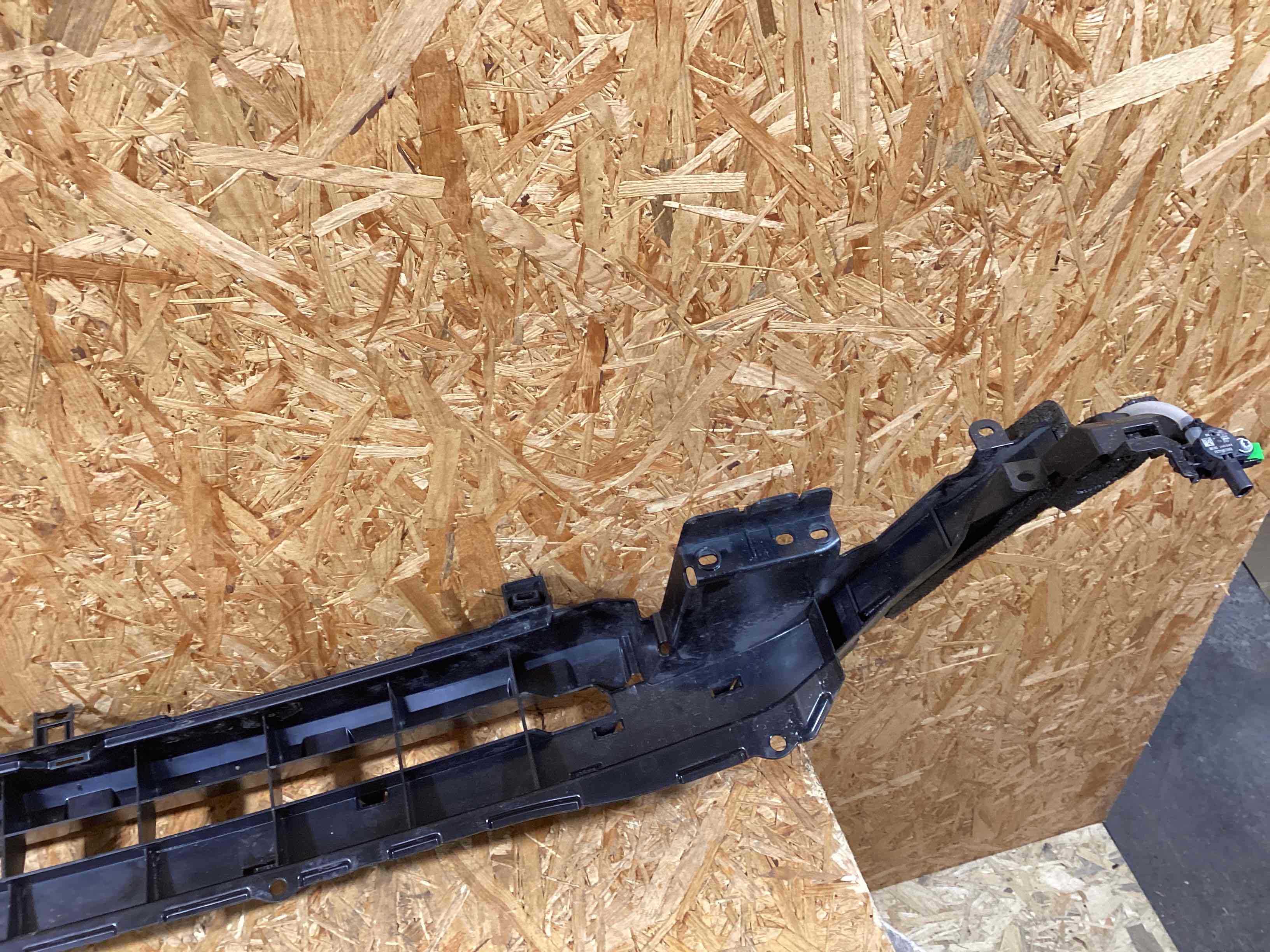 Усилитель бампера Land Rover Discovery Sport L550 290126-117