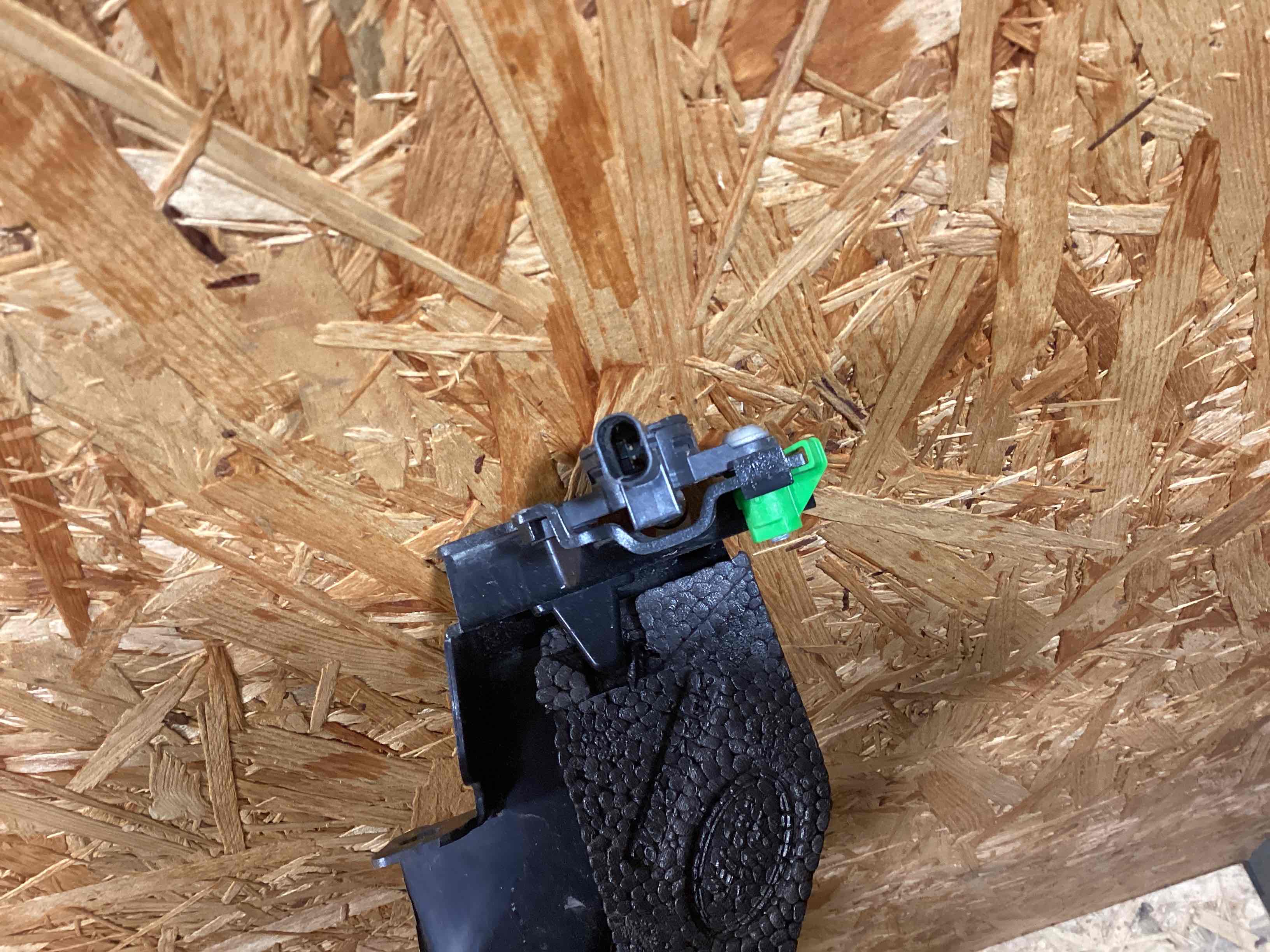 Усилитель бампера Land Rover Discovery Sport L550 290126-117