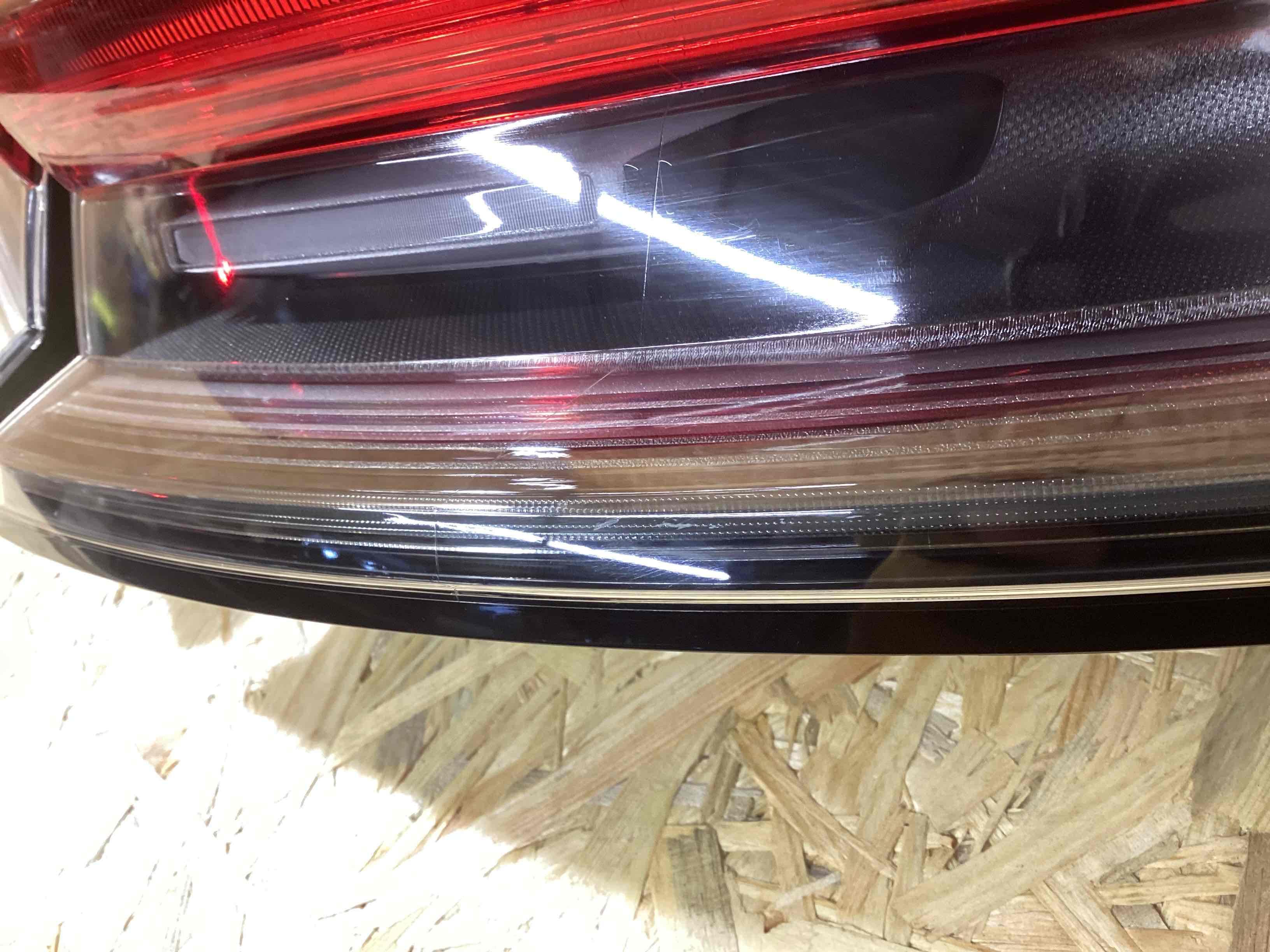 Фонарь стоп-сигнал Porsche Macan 290426-122