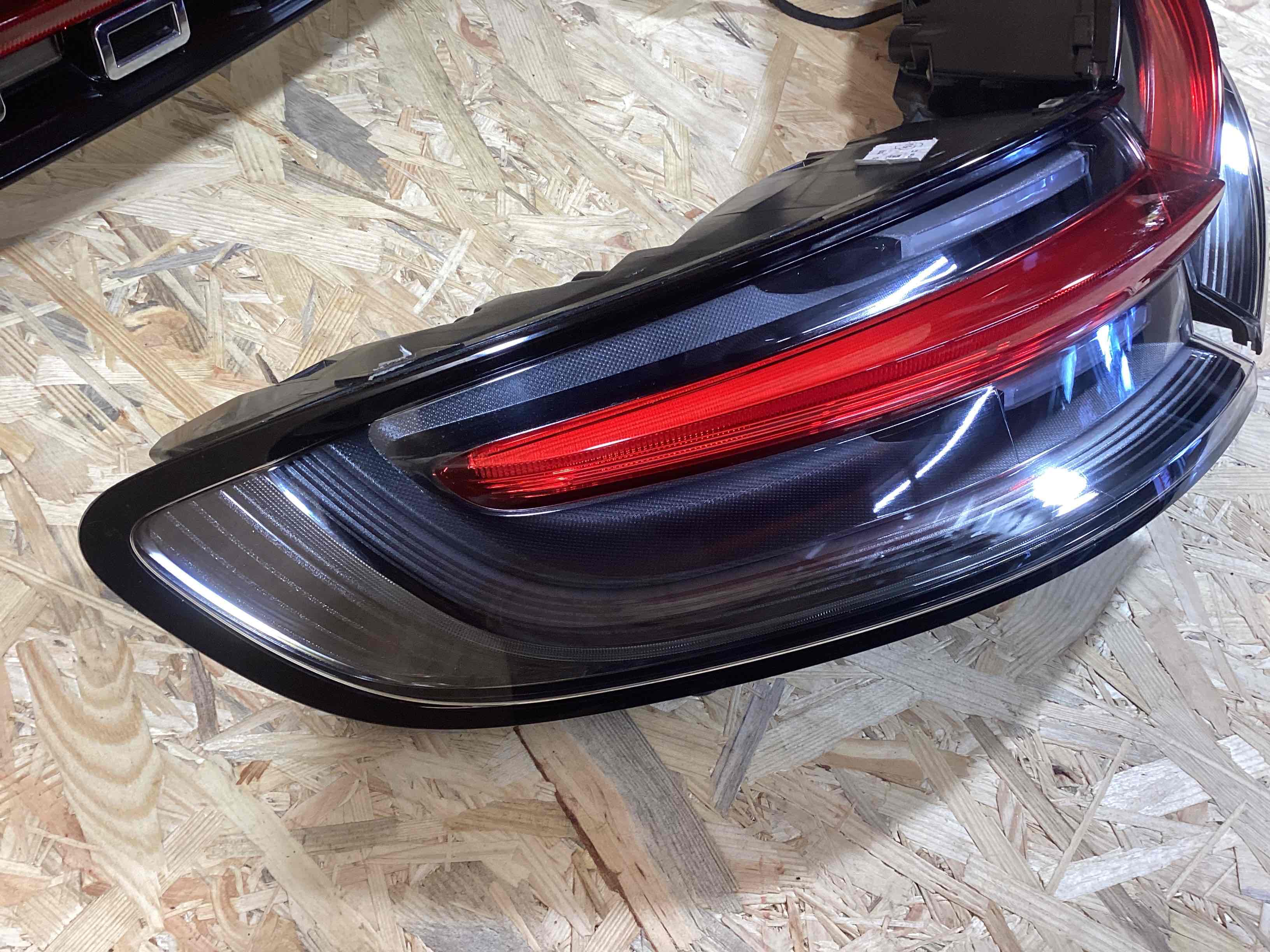 Фонарь стоп-сигнал Porsche Macan 290426-122