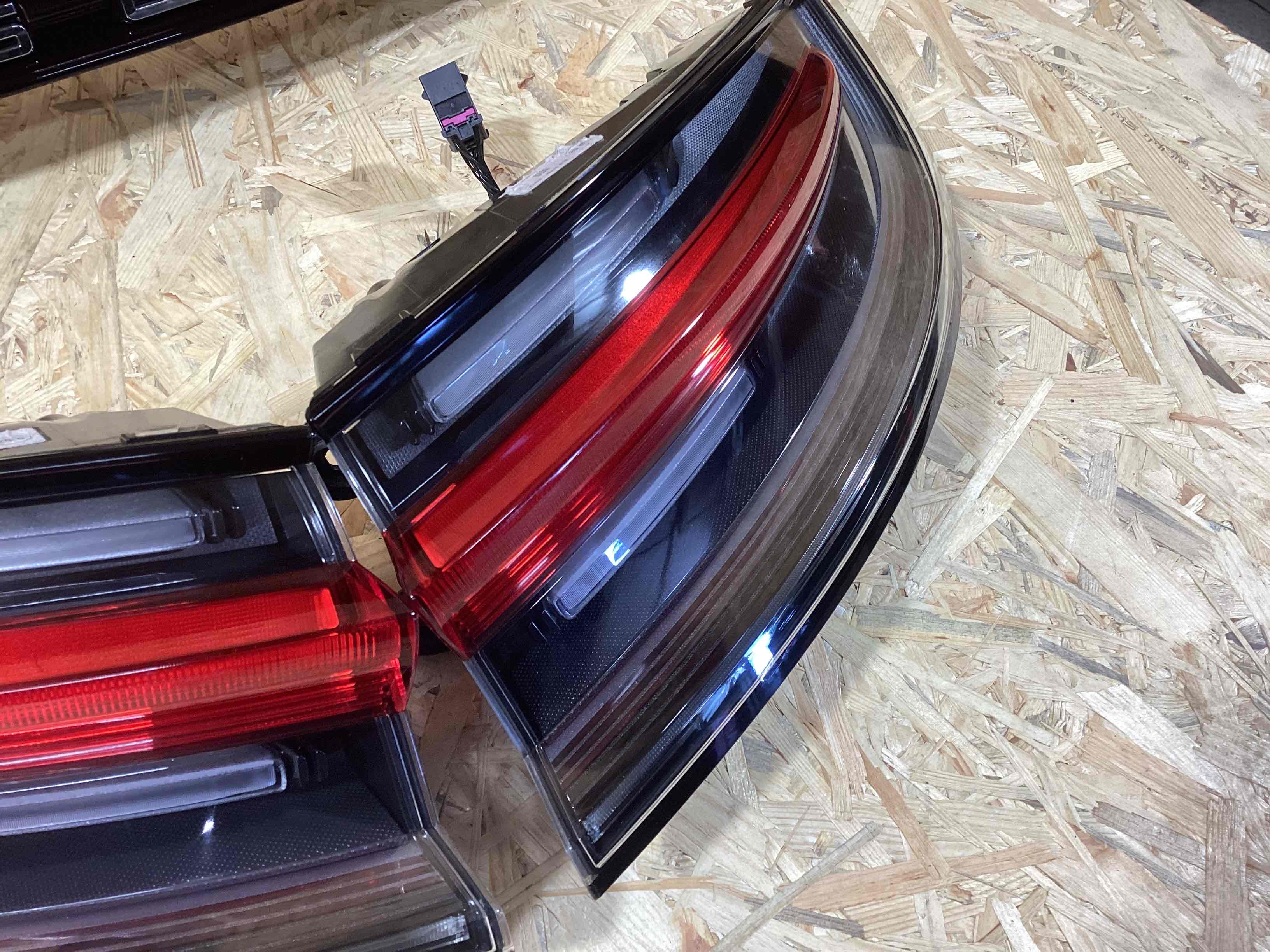 Фонарь стоп-сигнал Porsche Macan 290426-122