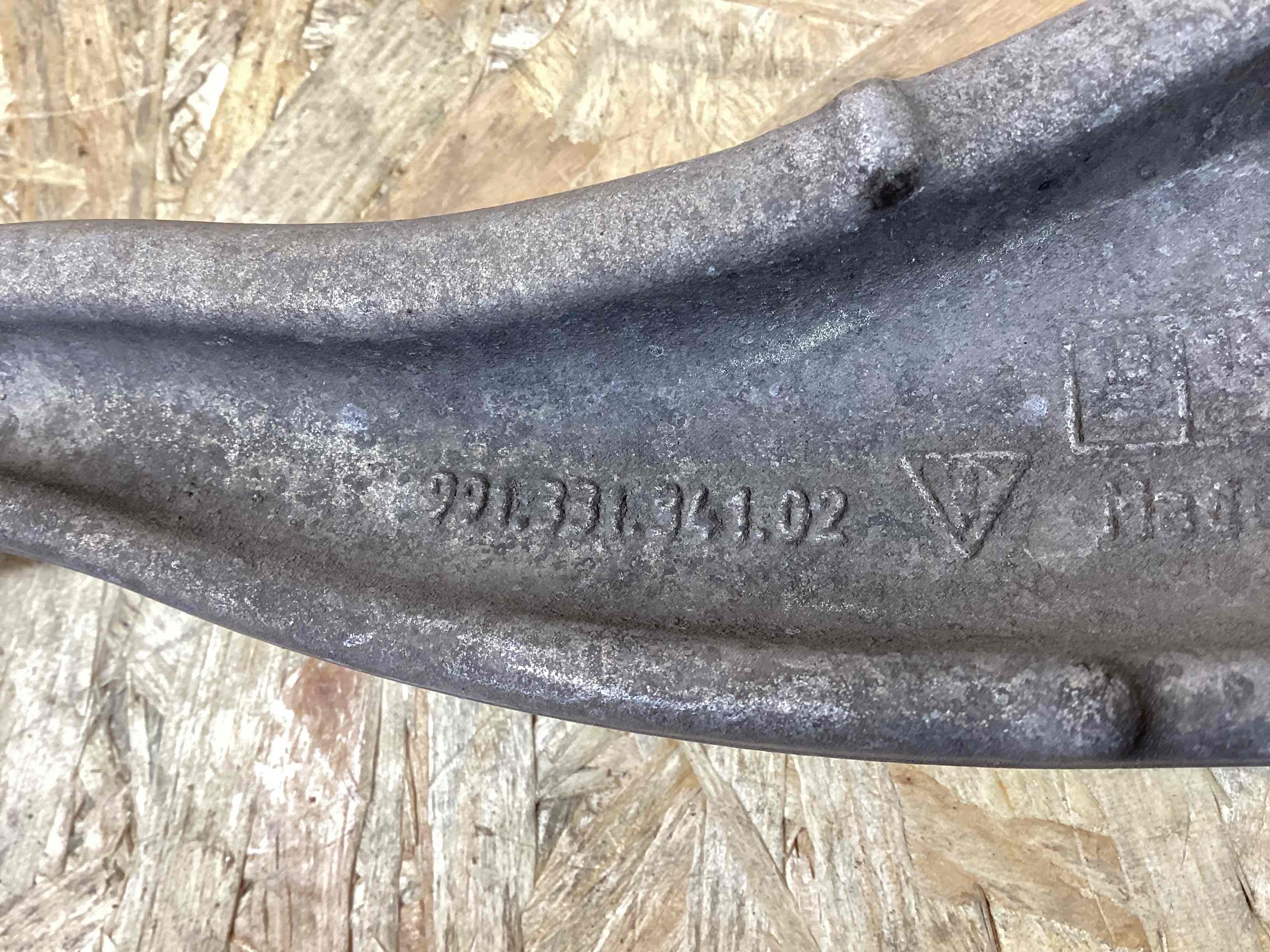 Кулак задний левый Porsche 911 290526-101
