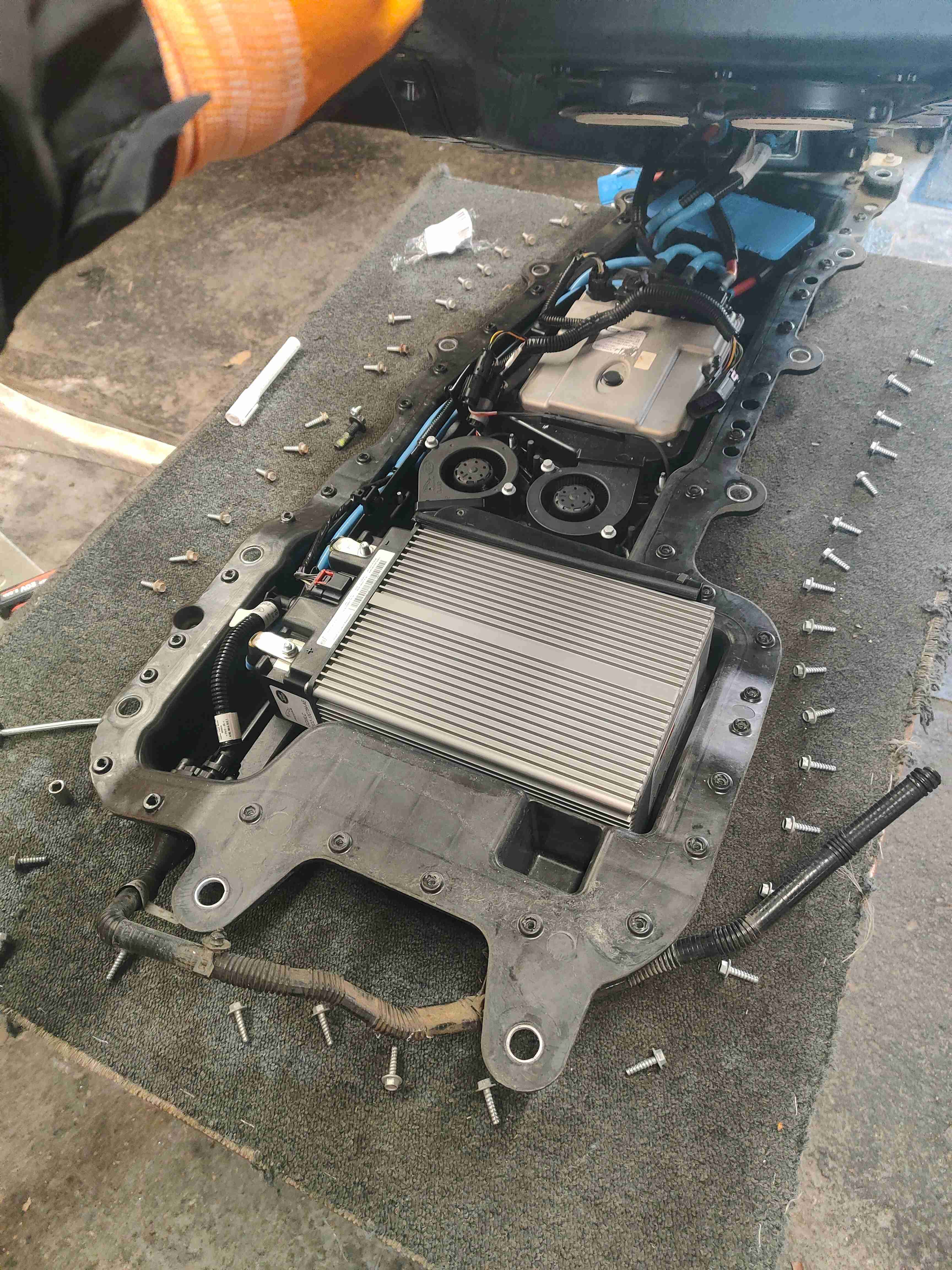 Аккумуляторная батарея, конвертор, проводка, крепление и др. Land Rover Discovery Sport L550 290723-109