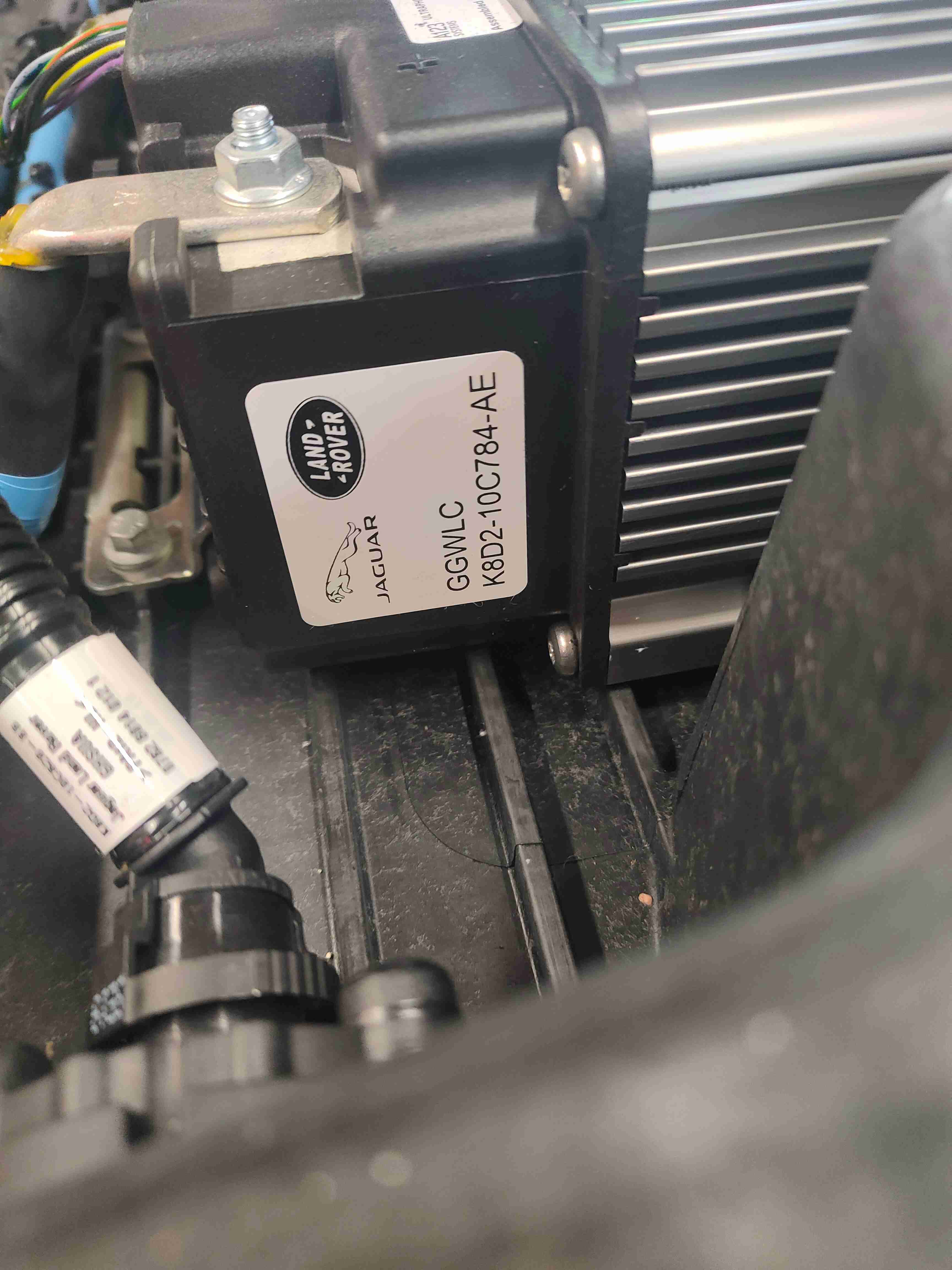 Аккумуляторная батарея, конвертор, проводка, крепление и др. Land Rover Discovery Sport L550 290723-109