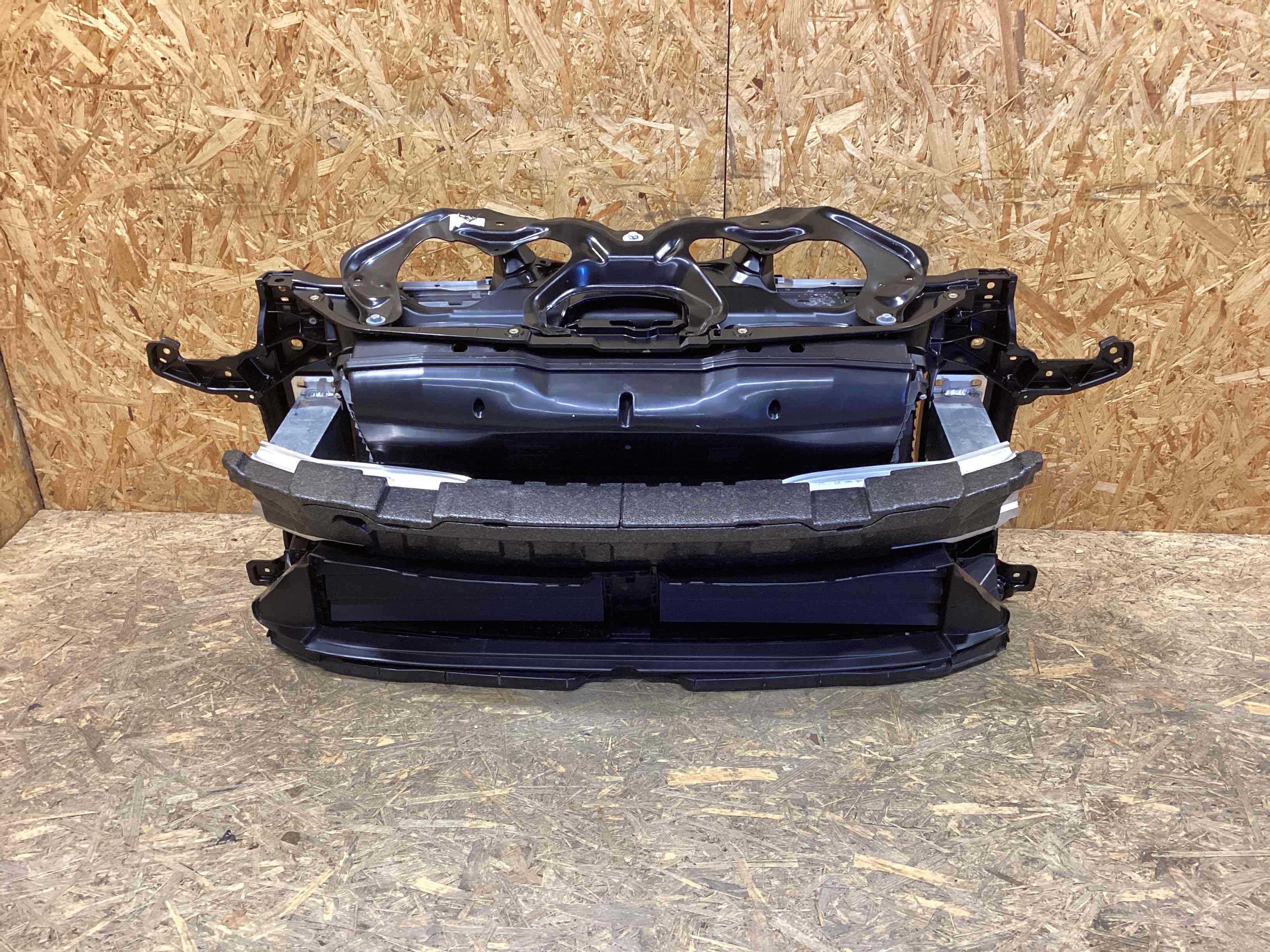 Передняя панель крепления облицовки (телевизор) Porsche Panamera 290725-102