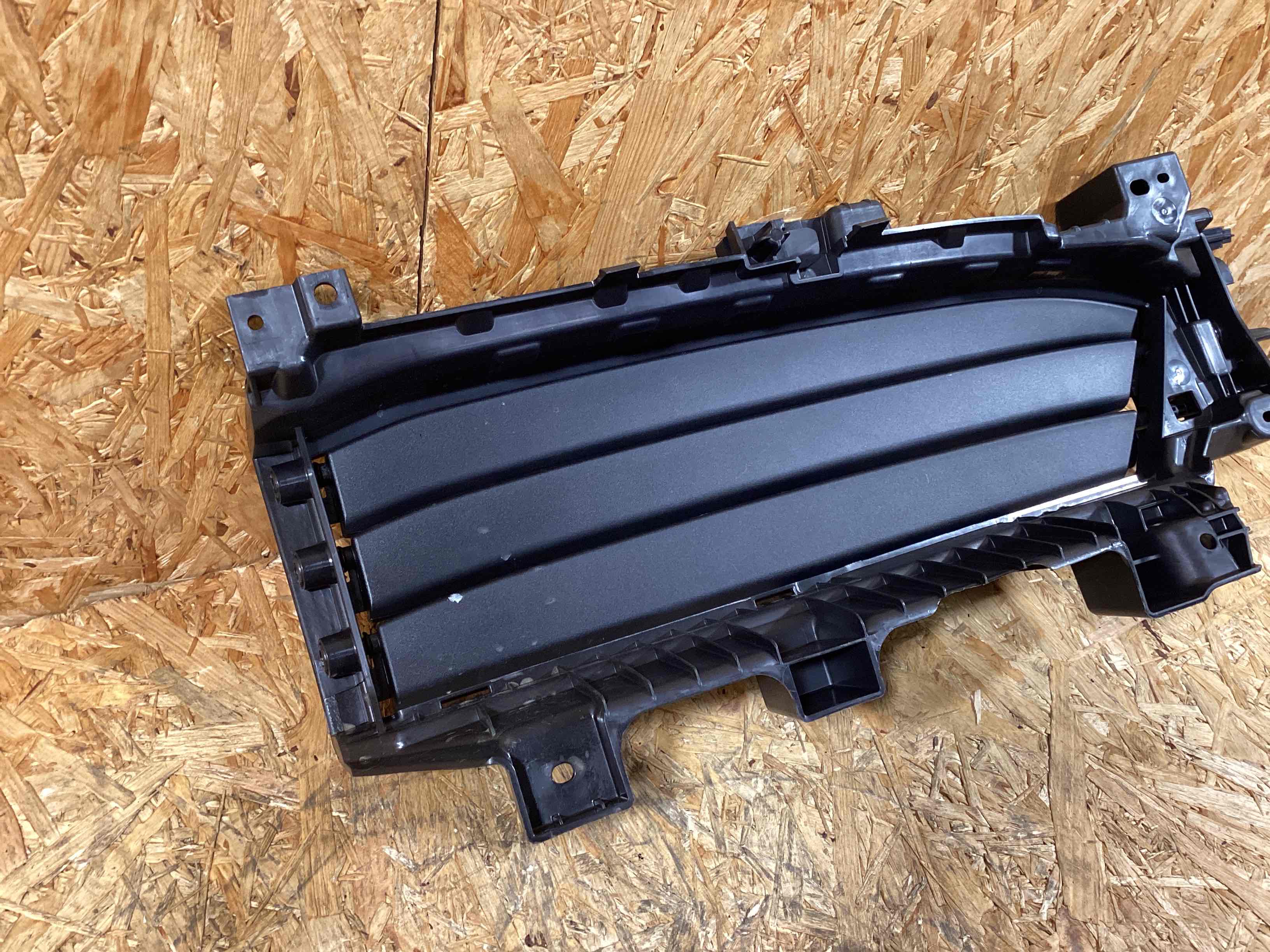 Жалюзи радиатора Porsche Macan 291025-103