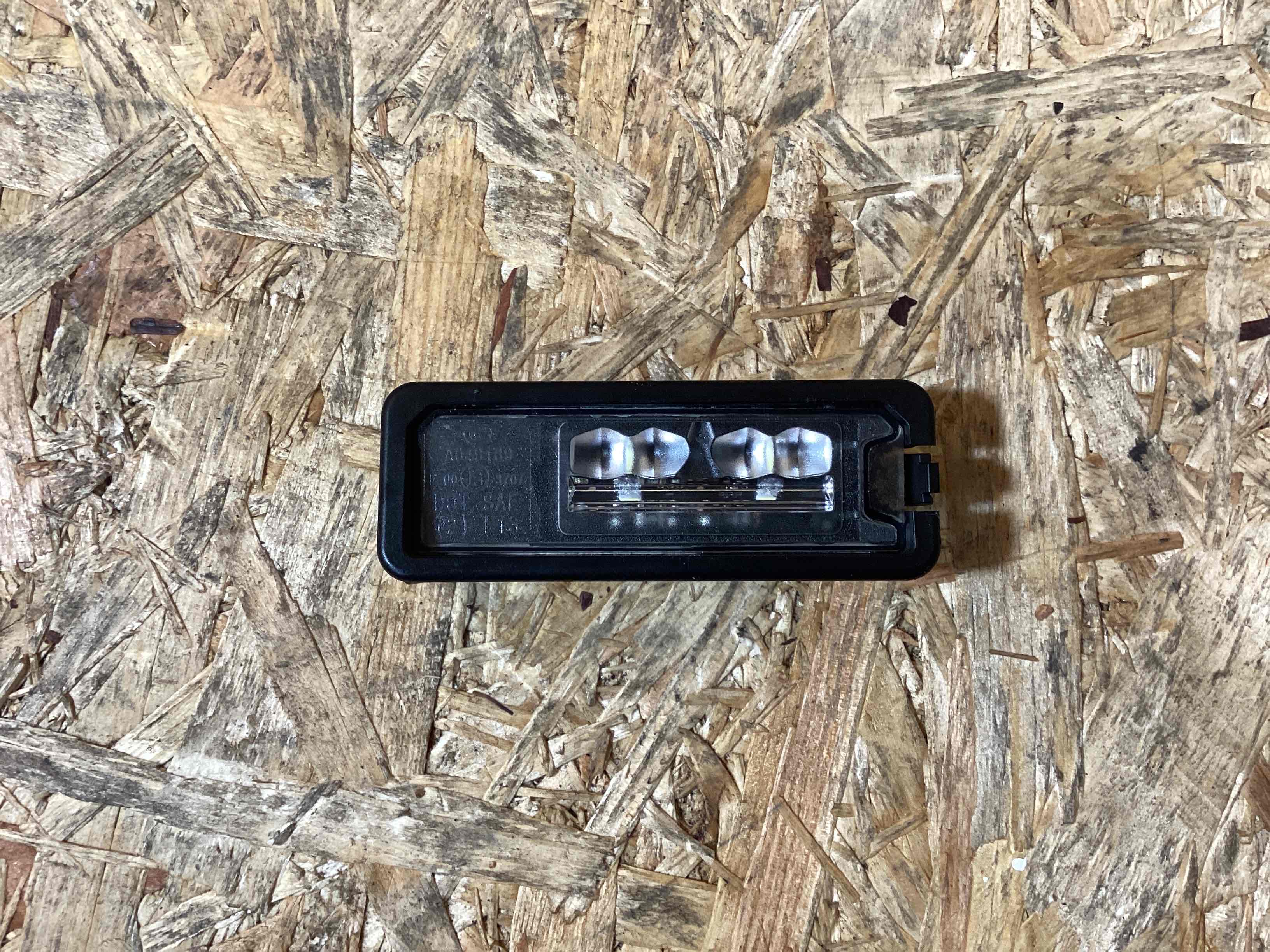 Фонарь салонный (плафон) Porsche Macan 291025-114