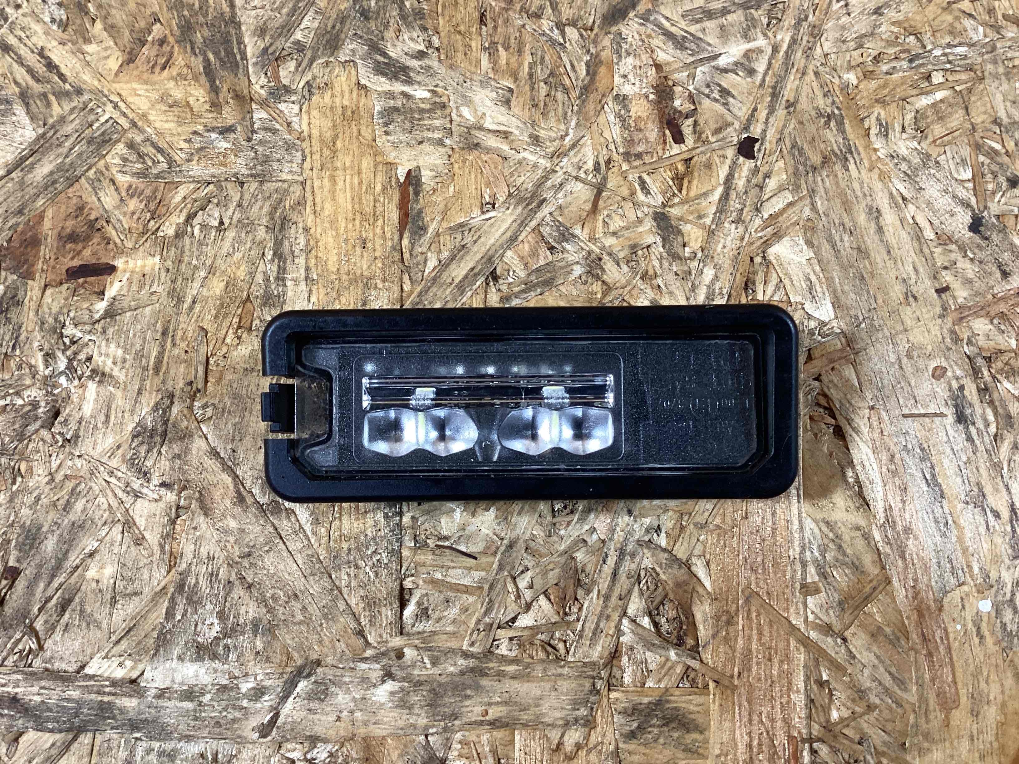 Фонарь салонный (плафон) Porsche Macan 291025-115