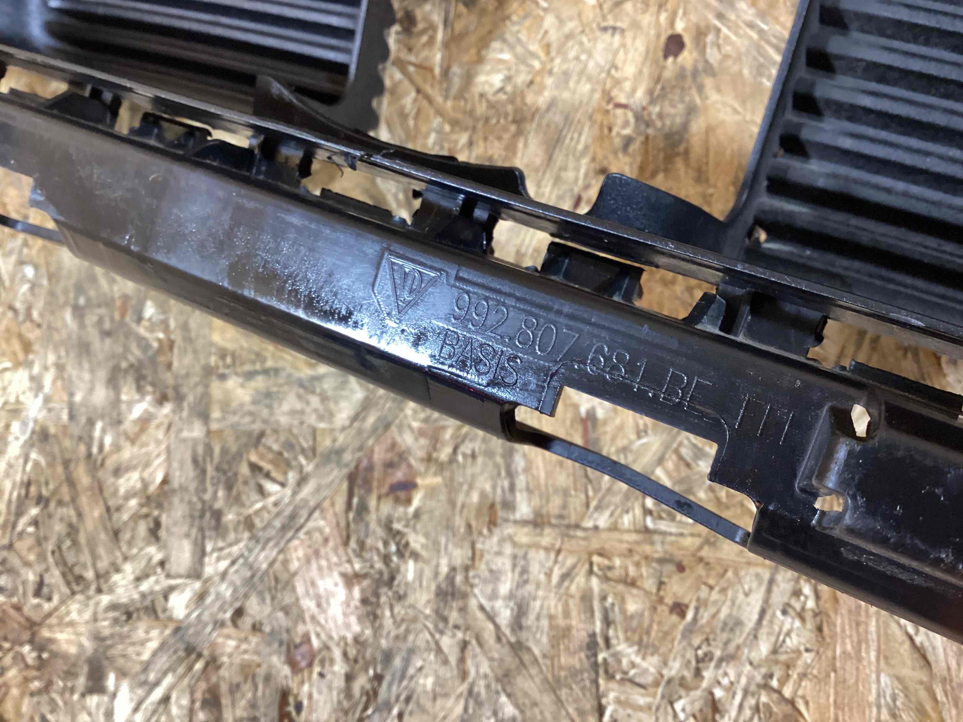 Заглушка, вставка (решетка) в бампер Porsche 911 291025-118