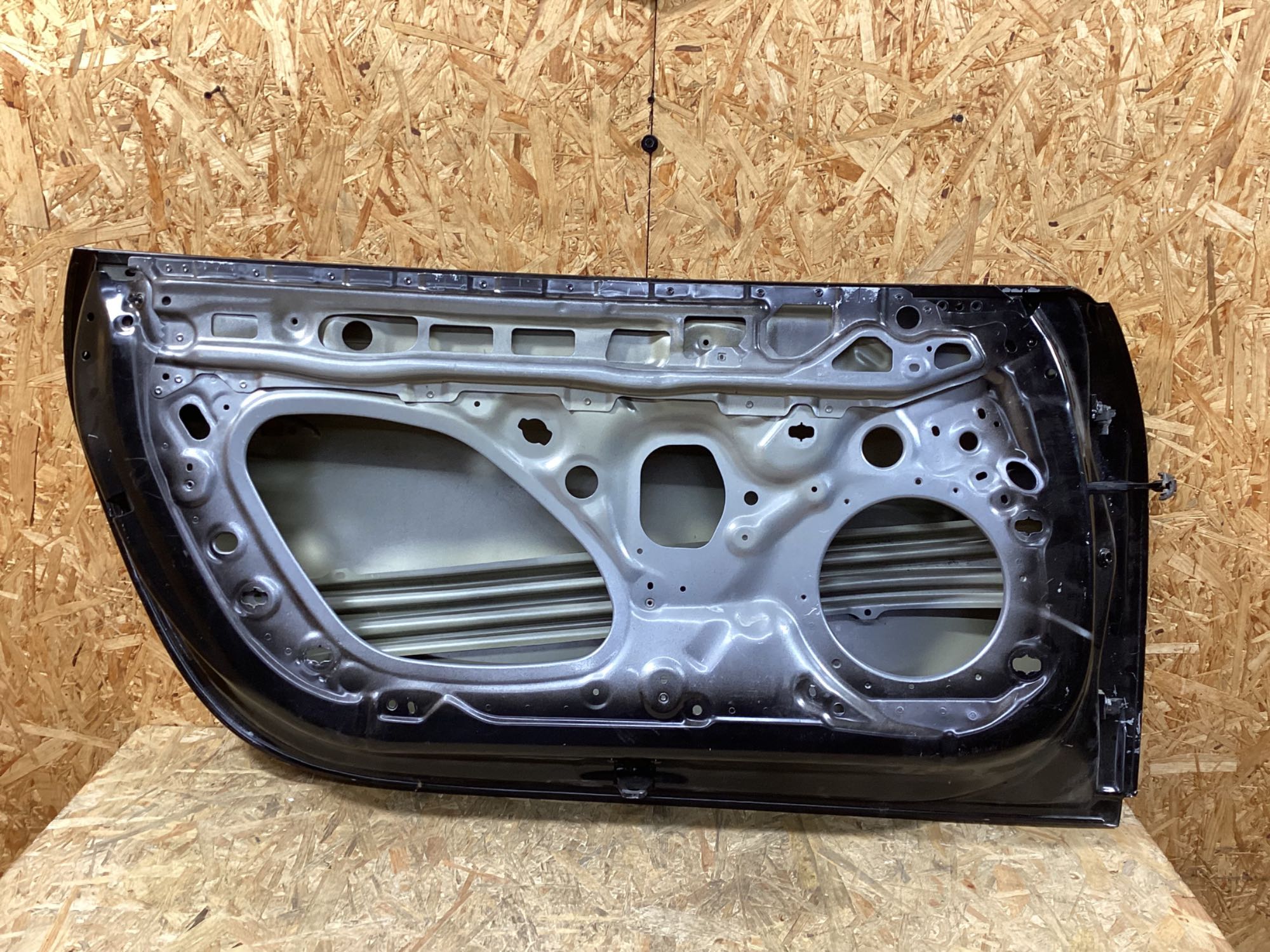 Двері передні ліві Porsche 911 291026-109