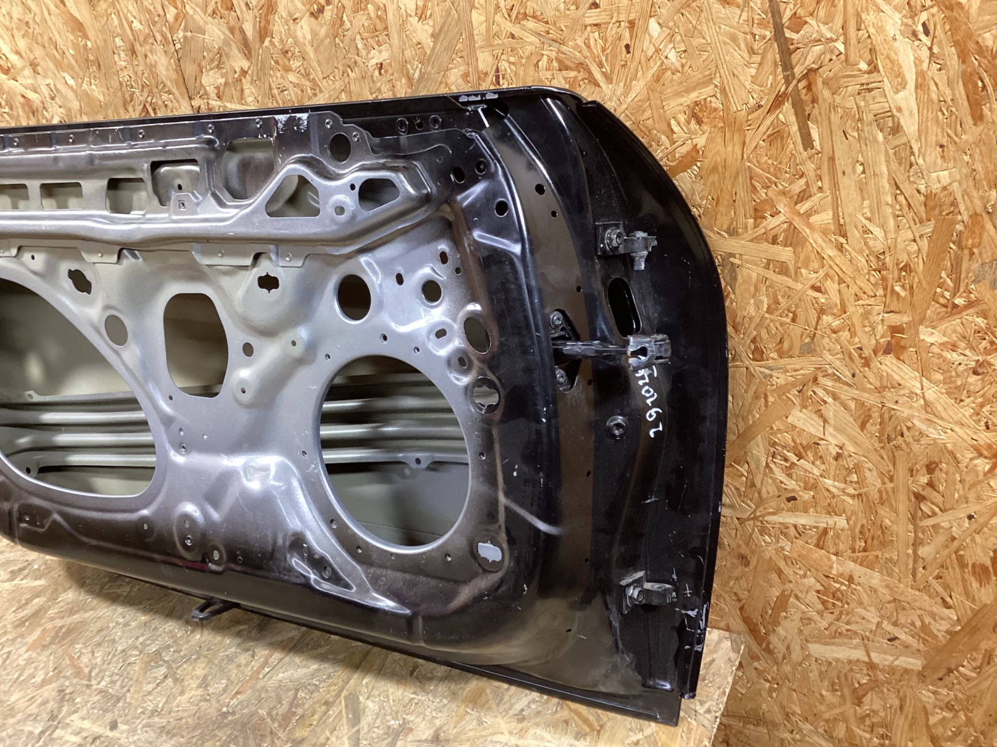 Двері передні ліві Porsche 911 291026-109