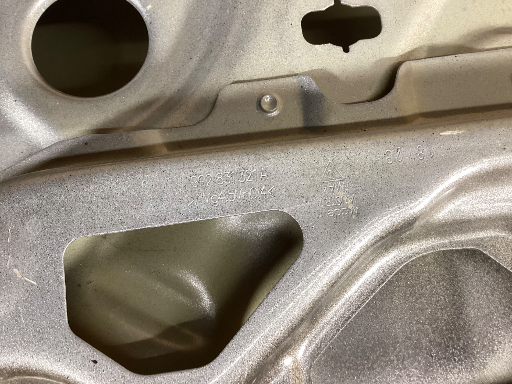 Двері передні ліві Porsche 911 291026-109