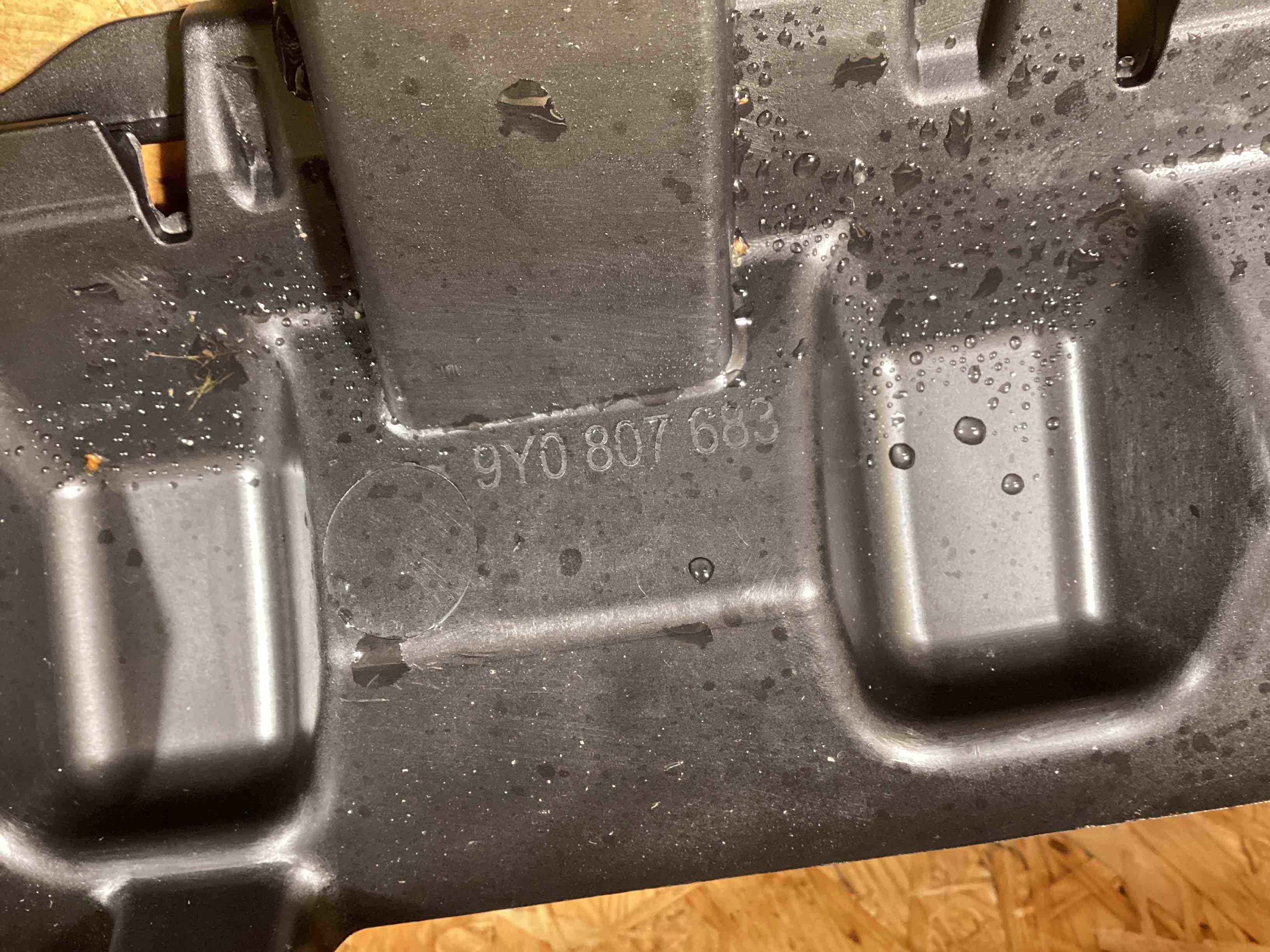 Заглушка, вставка (решетка) в бампер Porsche Cayenne 291225-106