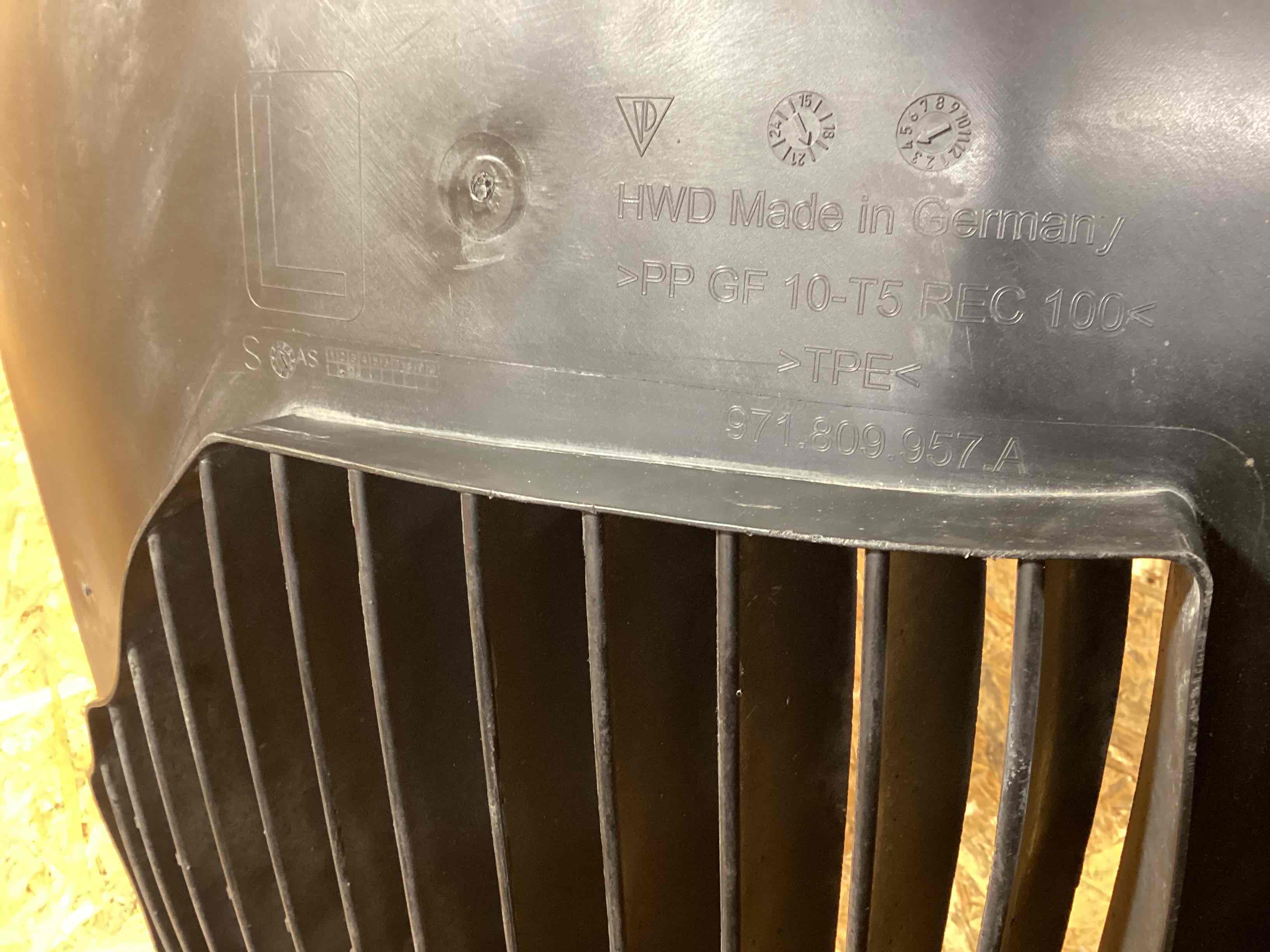 Защита арок передняя левая (подкрылок) Porsche Panamera 291225-110