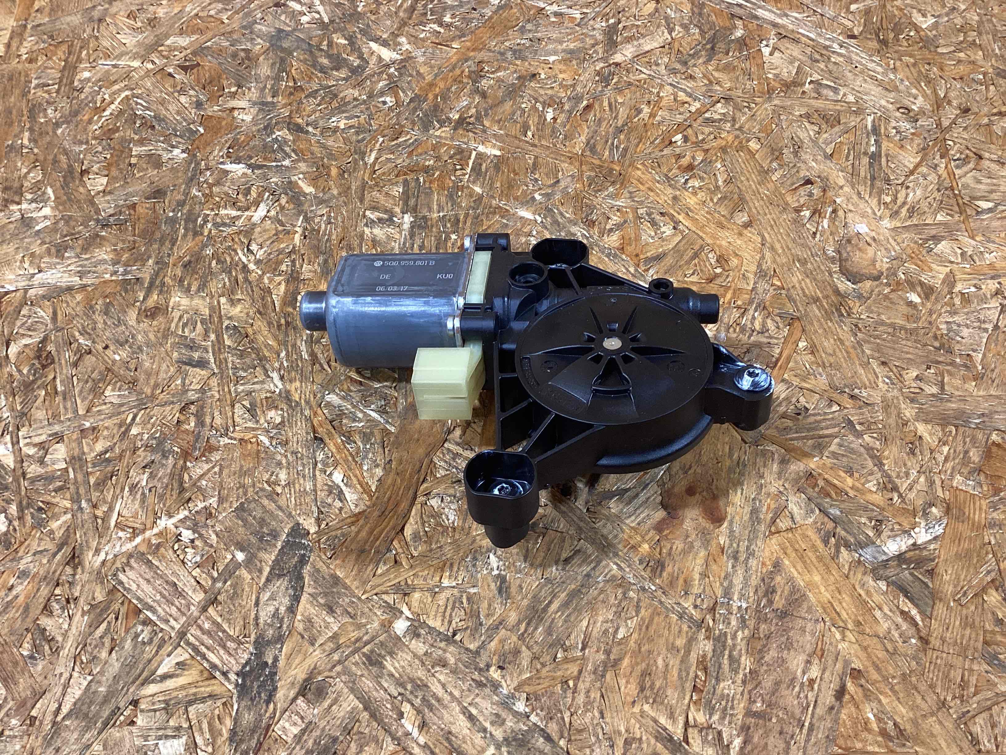 Моторчик стеклоподъемника Porsche Macan 291225-115