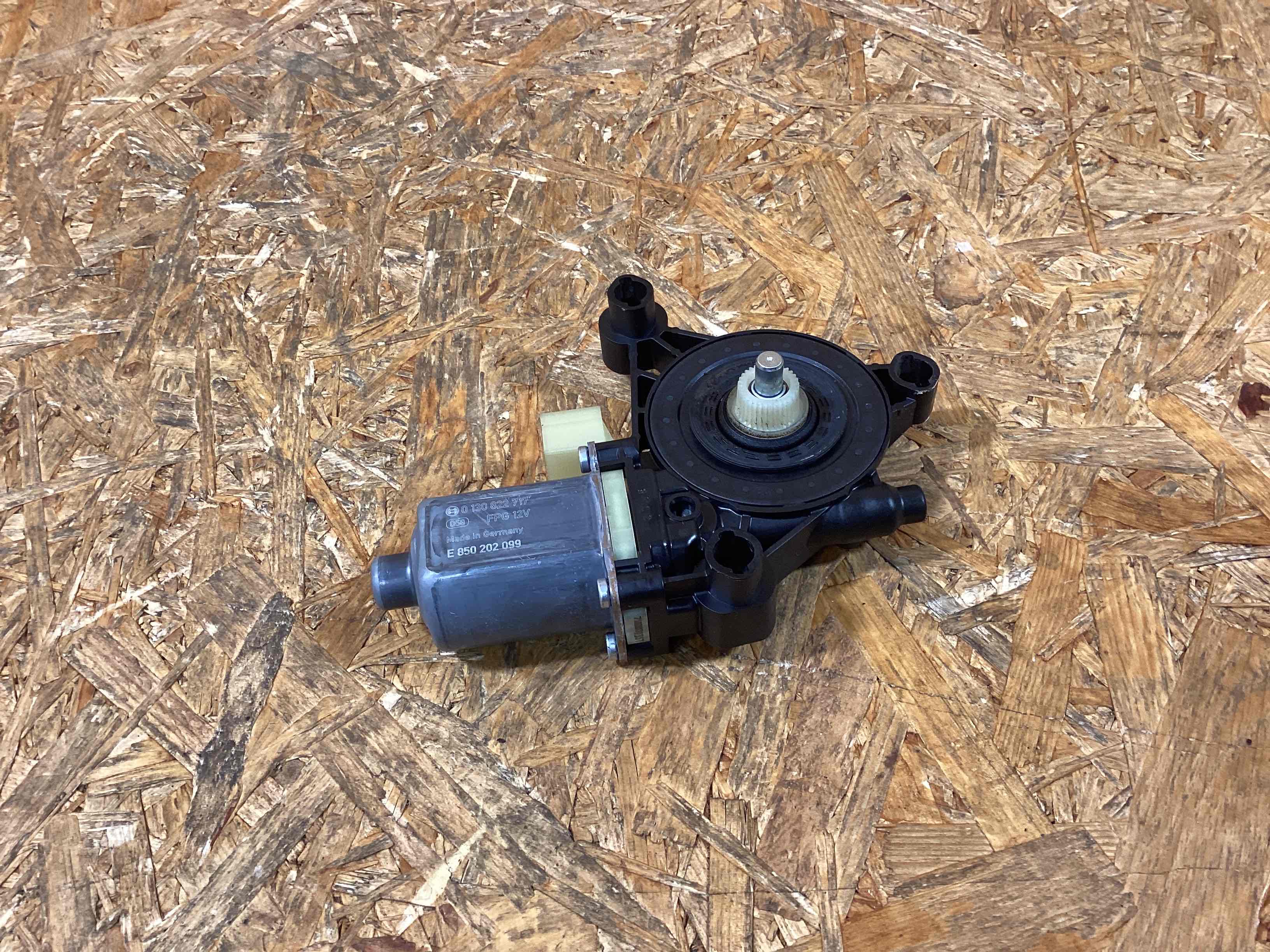 Моторчик стеклоподъемника Porsche Macan 291225-115