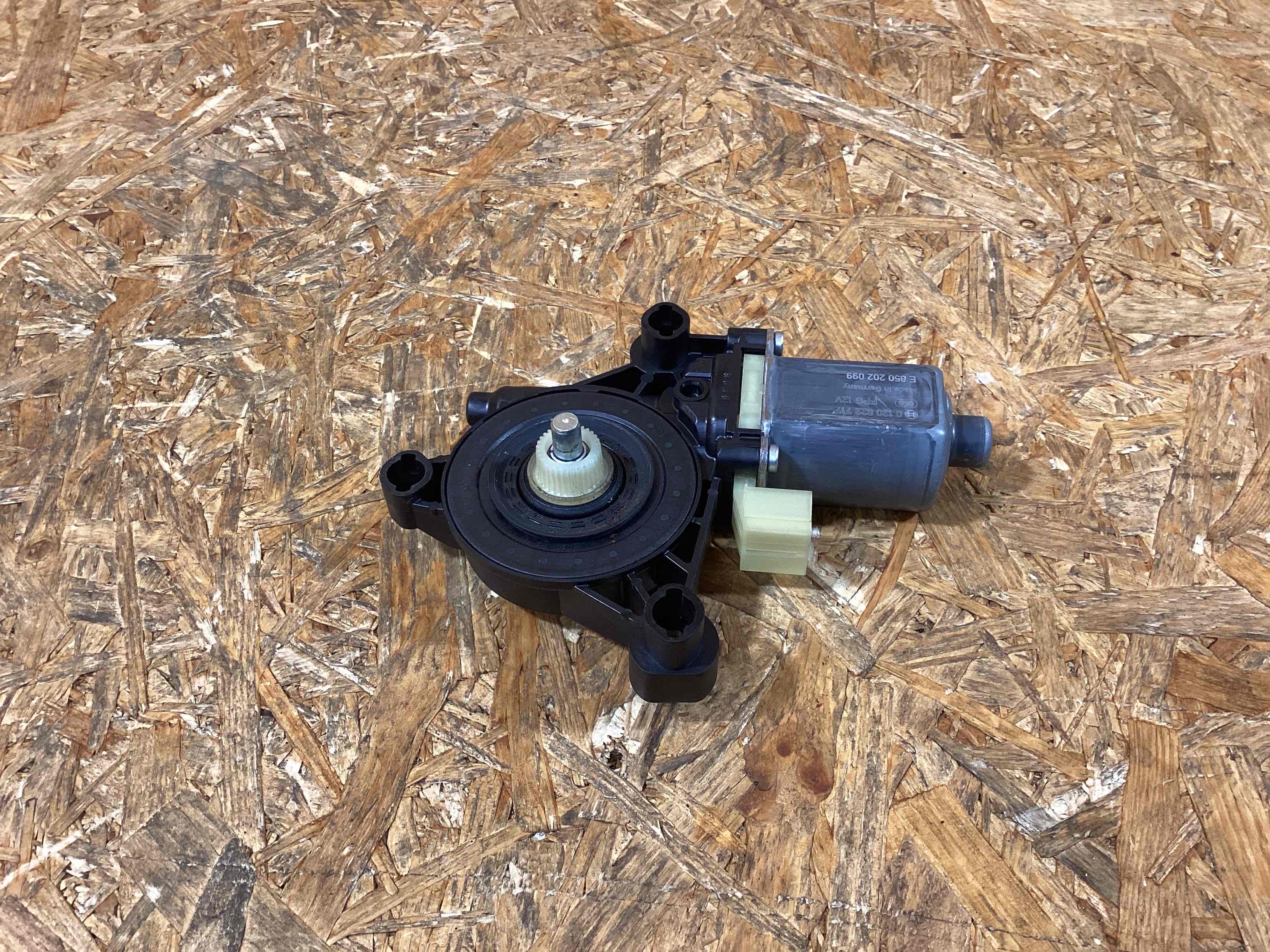 Моторчик стеклоподъемника Porsche Macan 291225-115