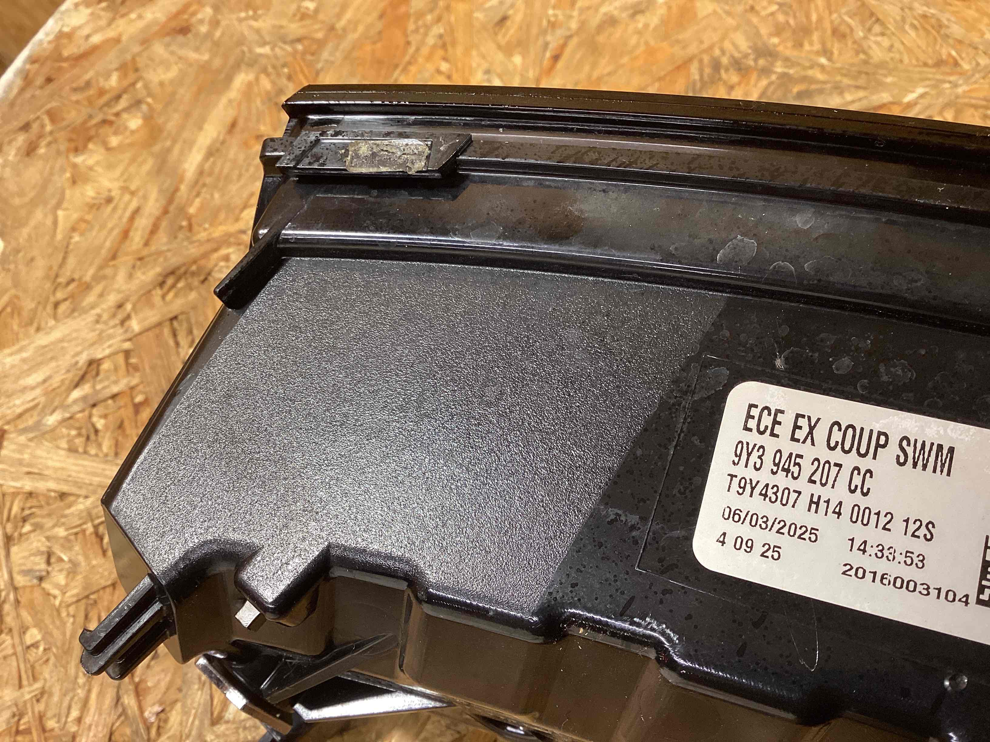 Фонарь стоп-сигнал Porsche Cayenne 300126-101