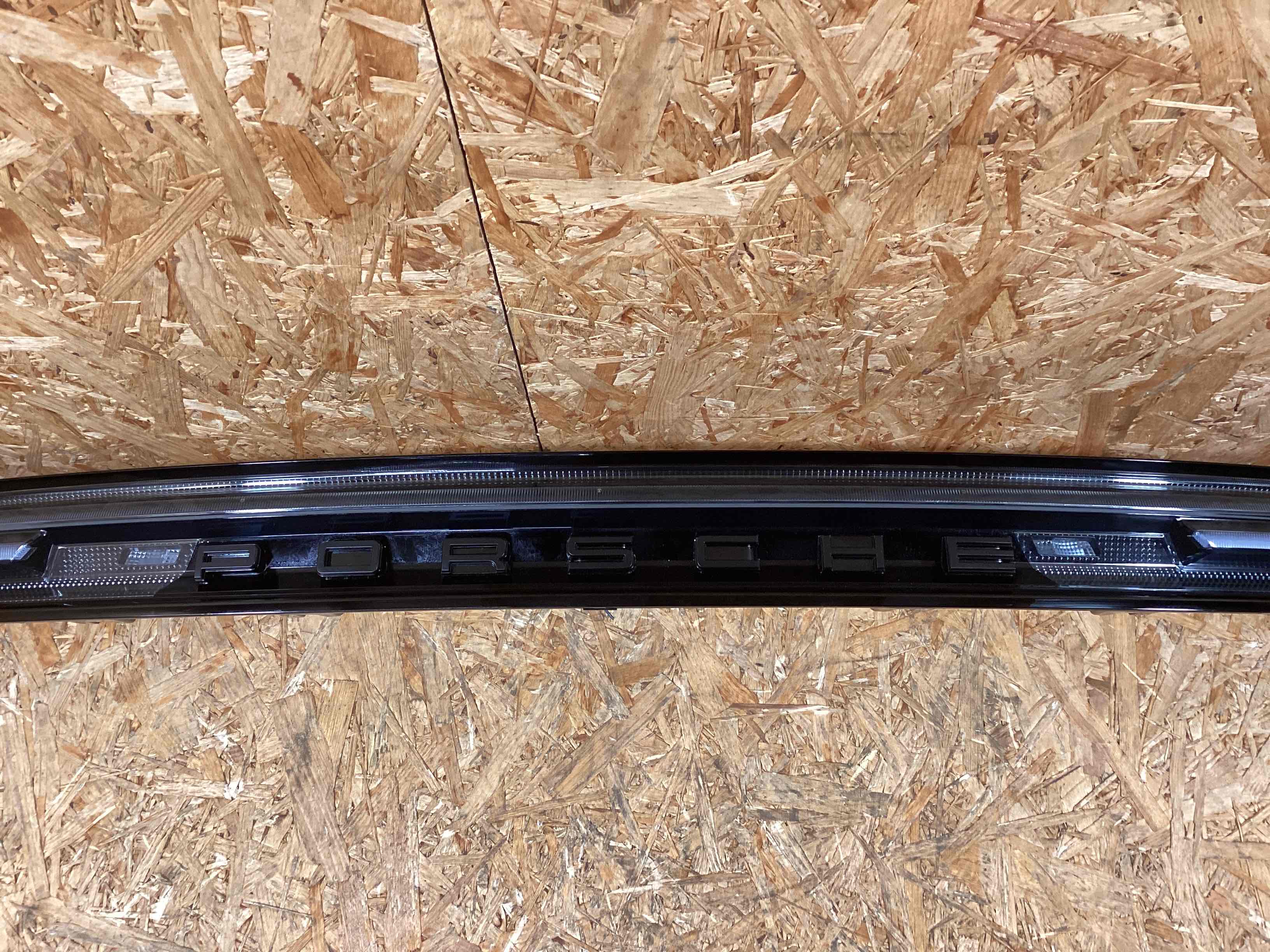 Фонарь стоп-сигнал Porsche Cayenne 300126-101