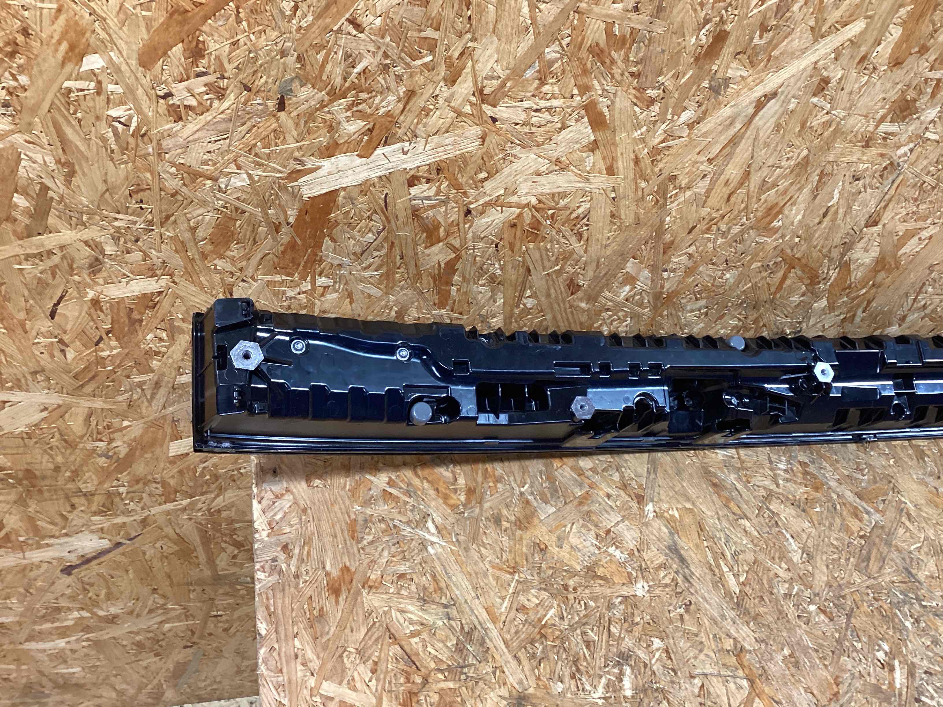 Фонарь стоп-сигнал Porsche Cayenne 300126-101