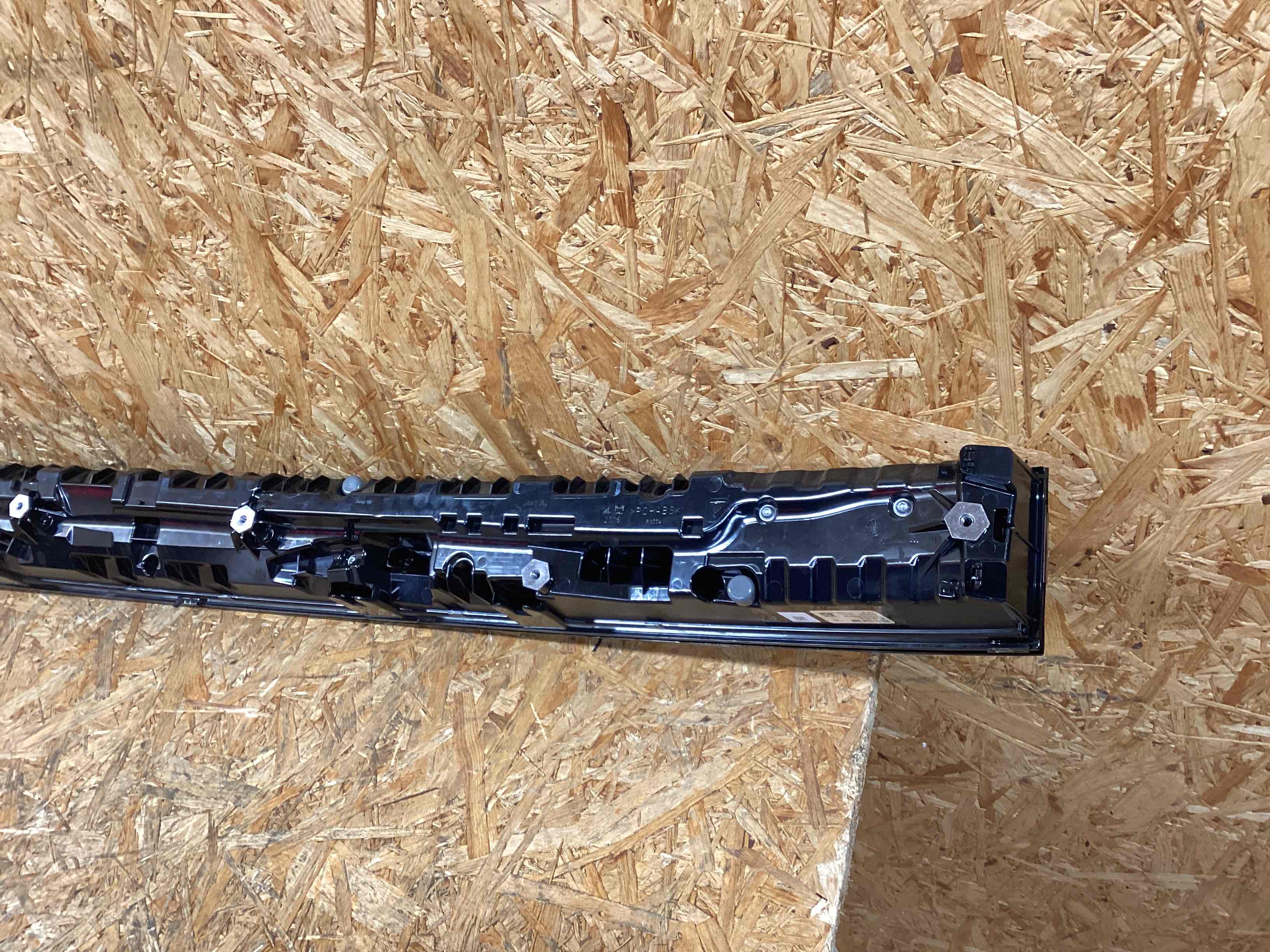 Фонарь стоп-сигнал Porsche Cayenne 300126-101