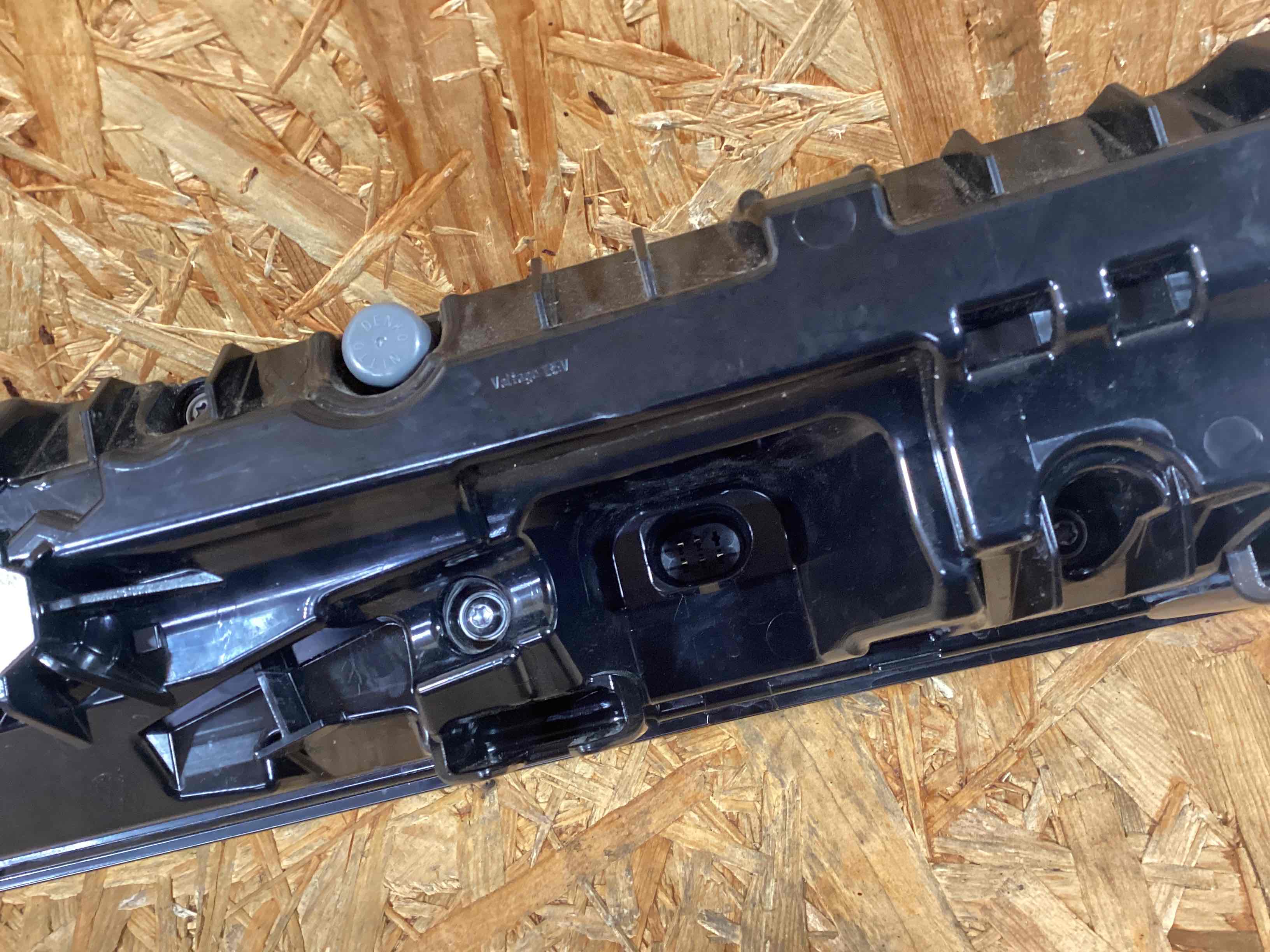 Фонарь стоп-сигнал Porsche Cayenne 300126-101